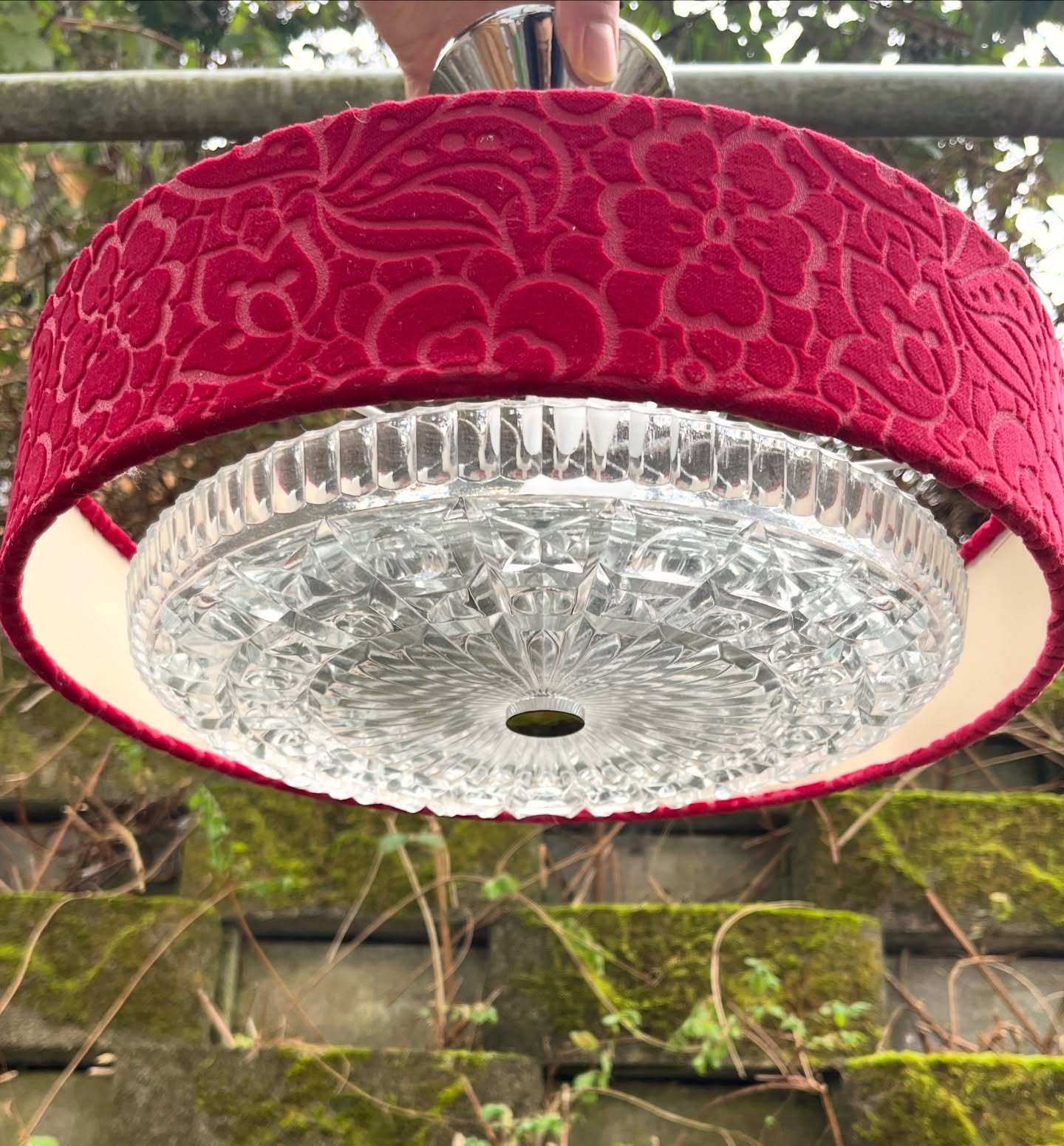 Suspension en velours, verre et chrome – Image 2