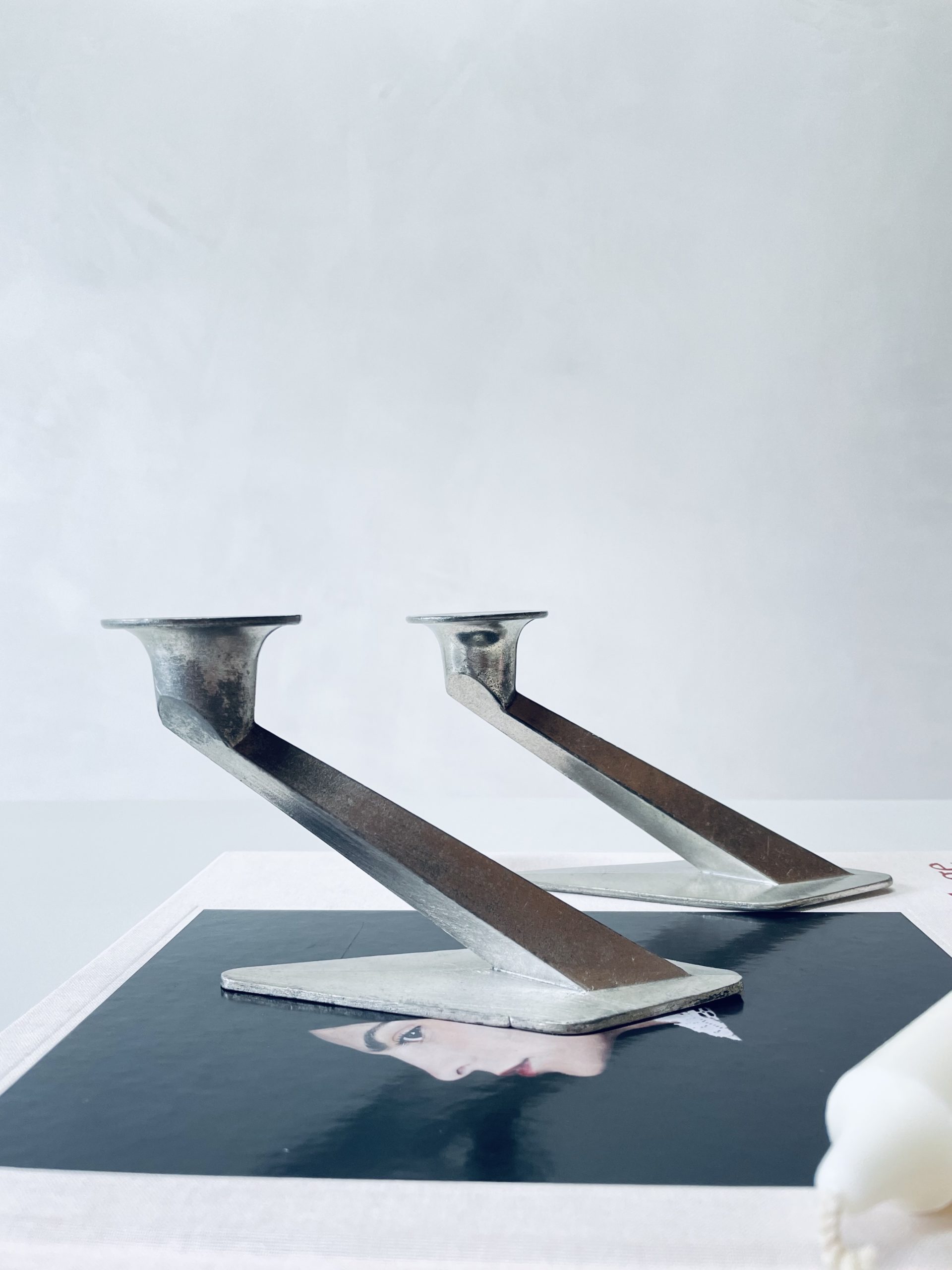 Bougeoirs zoomorphes en étain Neeser 1950 – Image 2