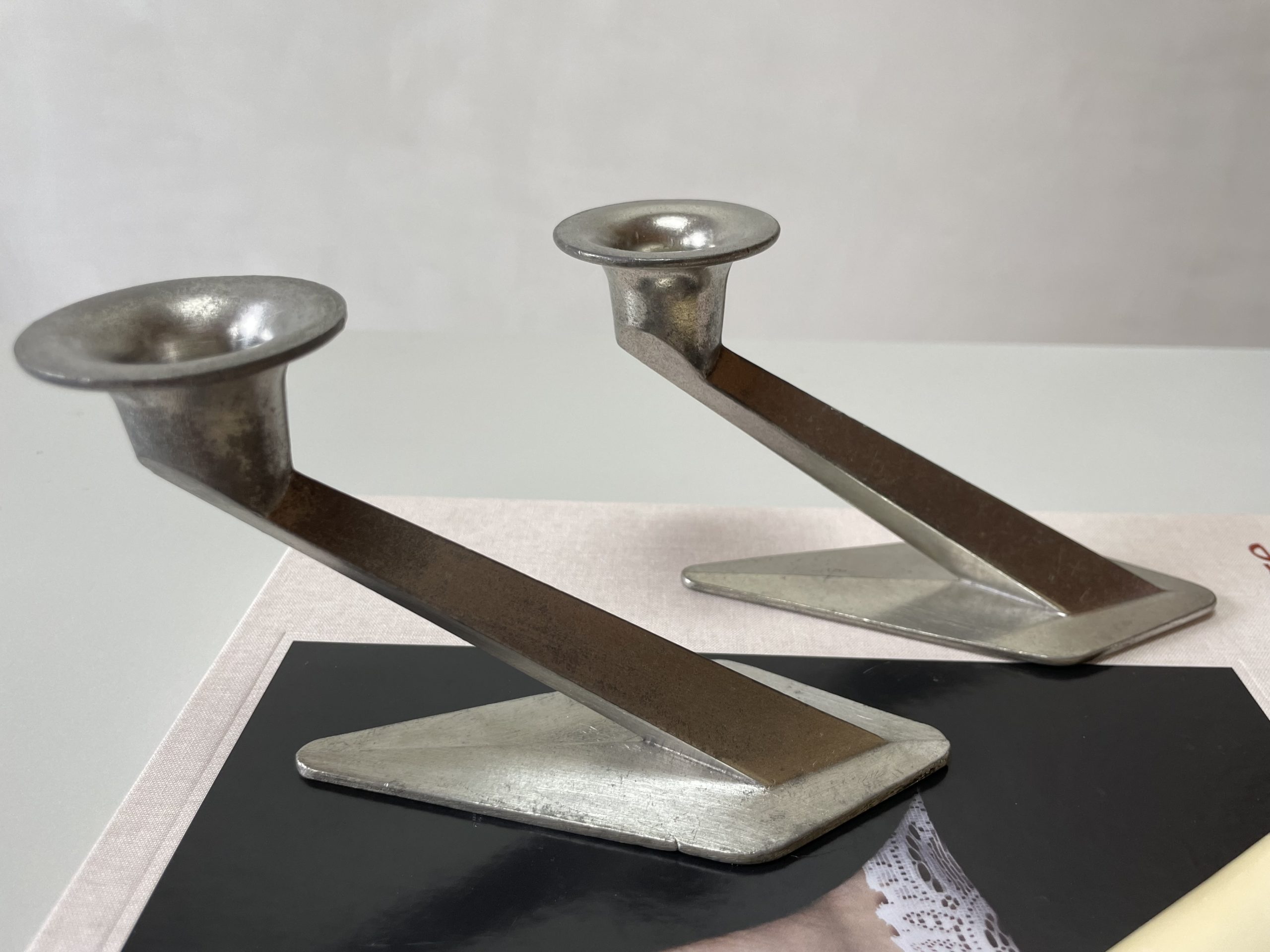 Bougeoirs zoomorphes en étain Neeser 1950 – Image 10