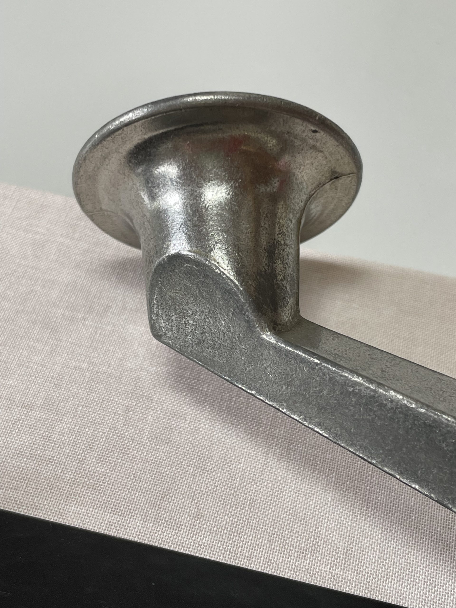 Bougeoirs zoomorphes en étain Neeser 1950 – Image 5