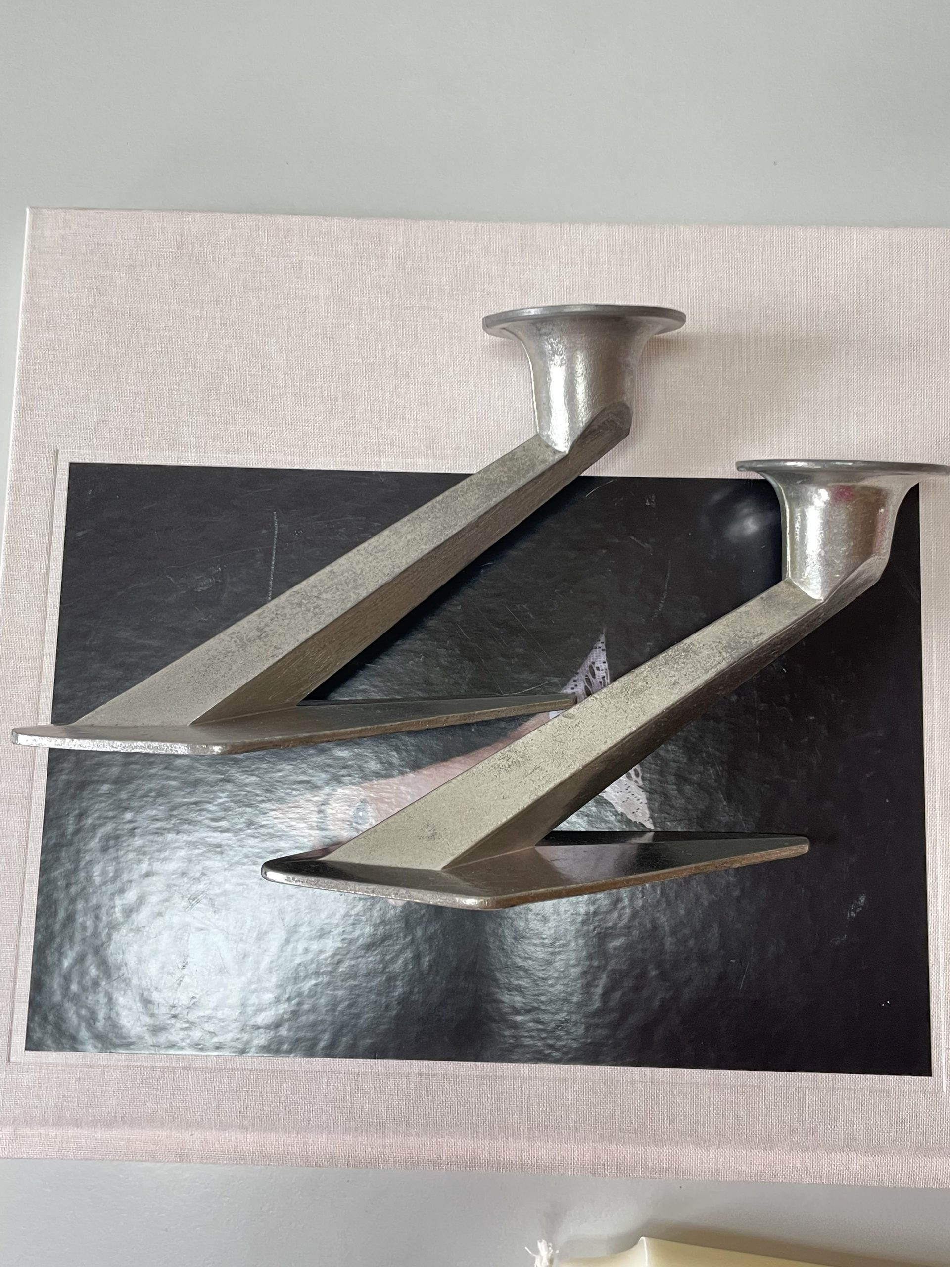 Bougeoirs zoomorphes en étain Neeser 1950 – Image 3