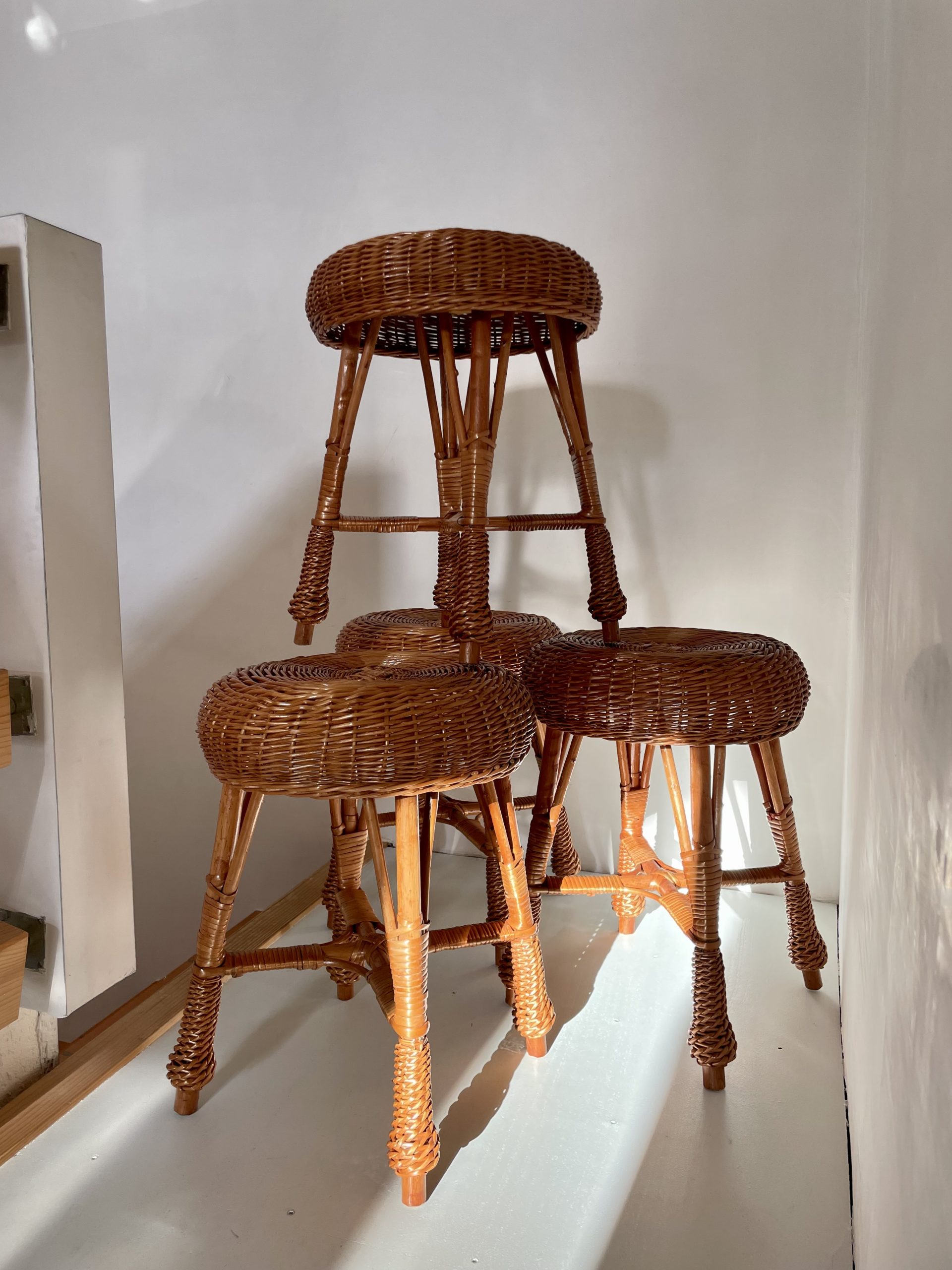 4 tabourets vintage en rotin – Image 9