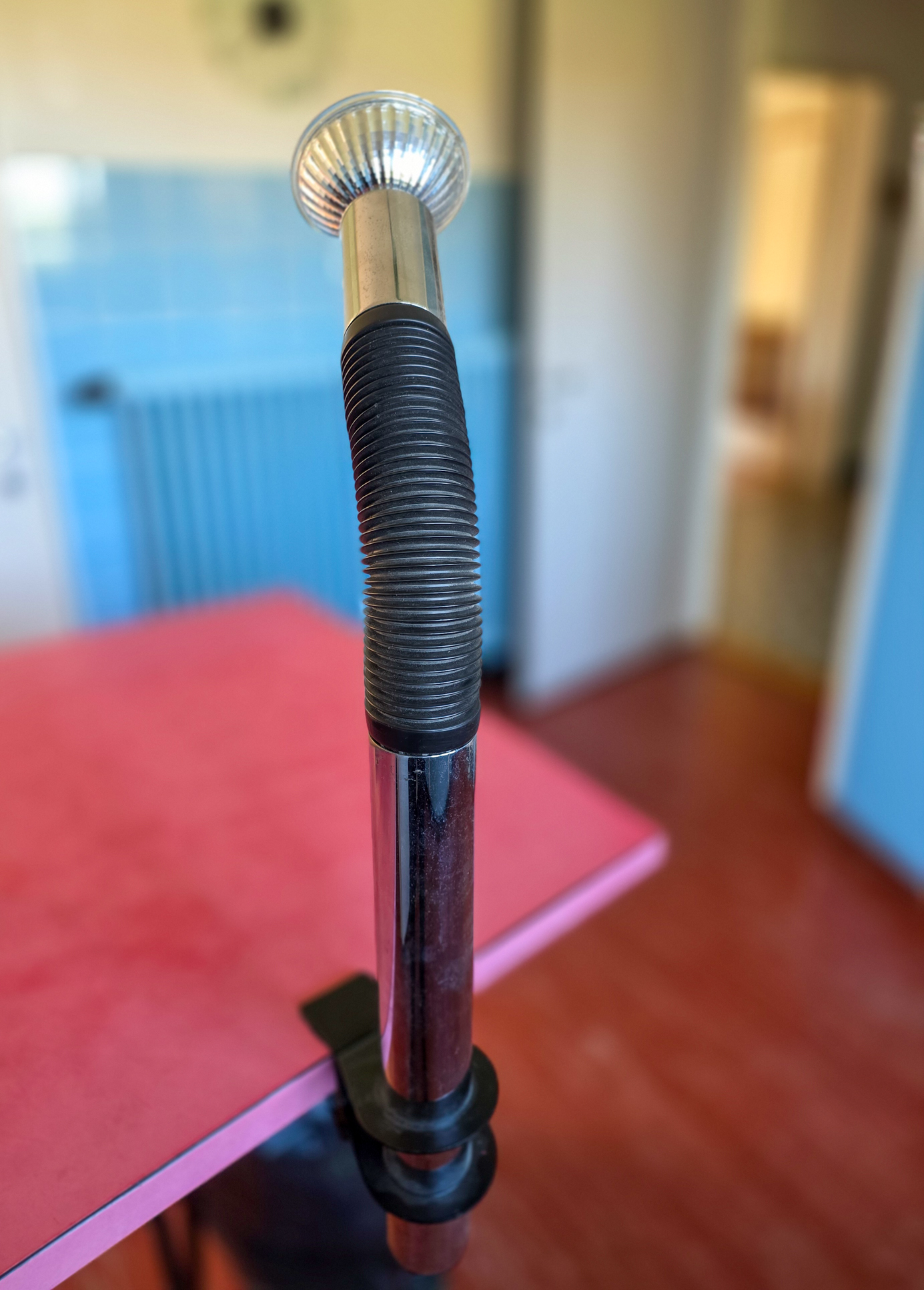 Lampe de bureau à pince chrome & flexible – Image 4