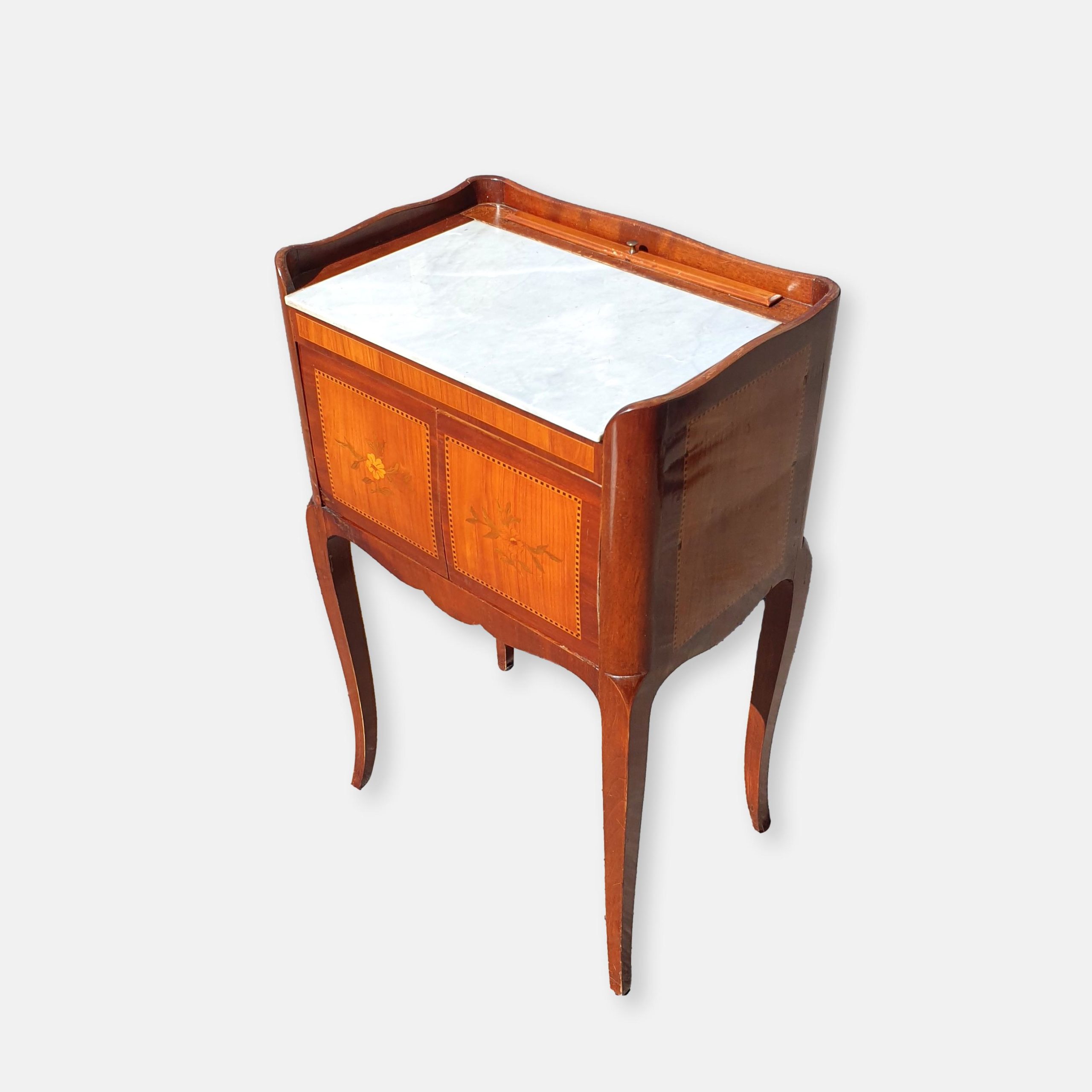 Petite coiffeuse / chevet style Louis XV