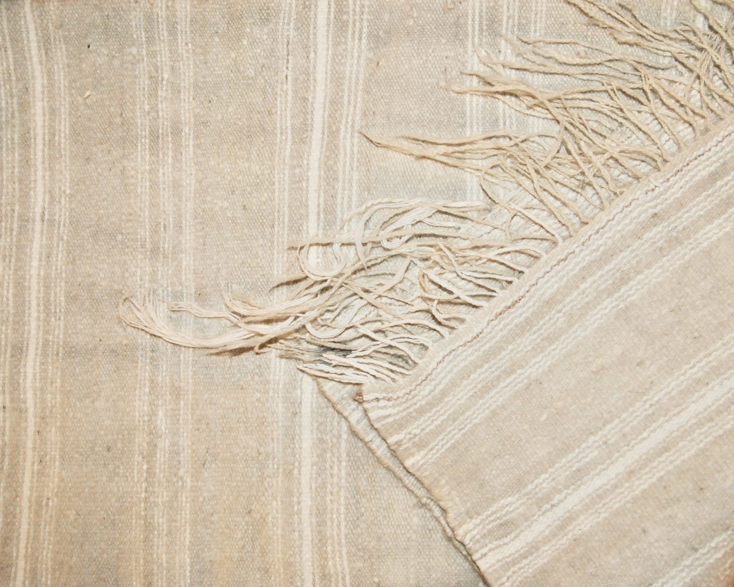 Couverture tissée main en laine d'agneau douce – Image 3