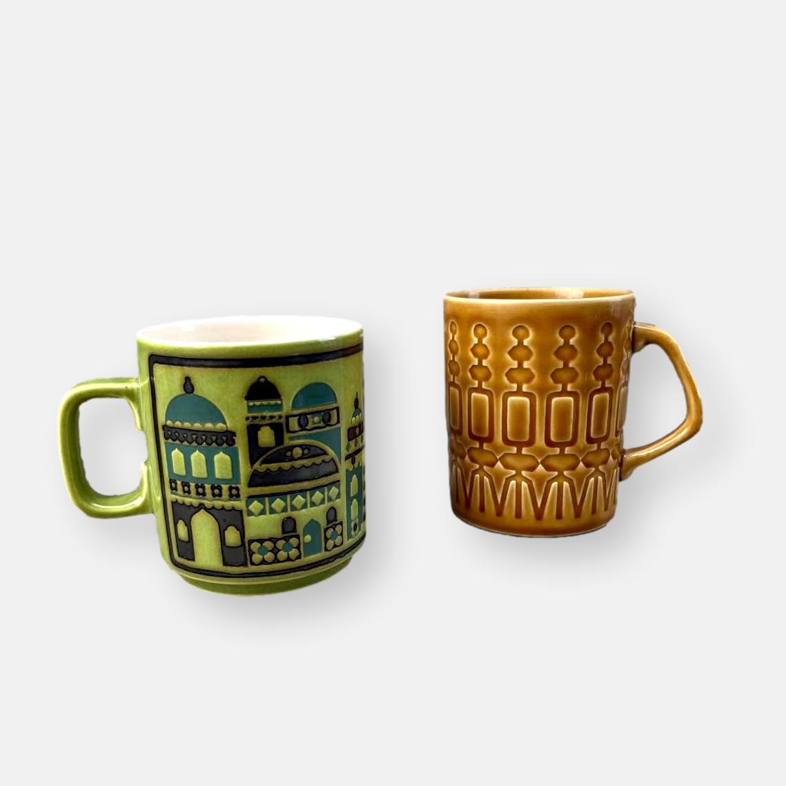 Paire de tasses jaunes et vertes