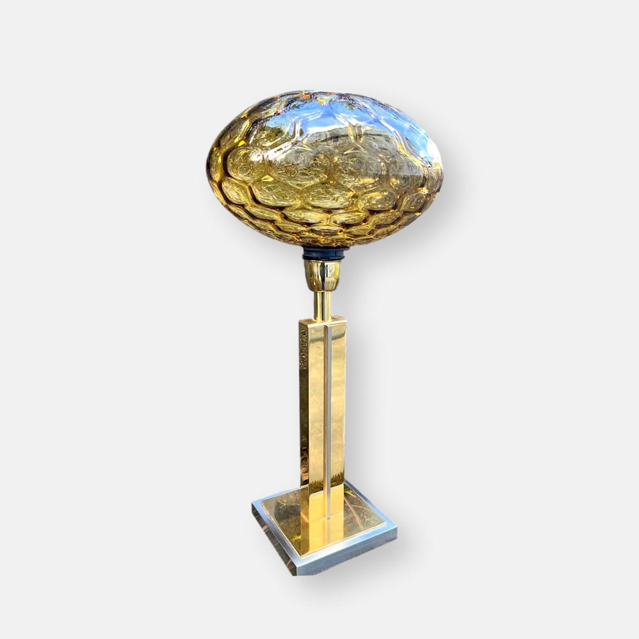 Lampe avec globe en verre bullé ambré