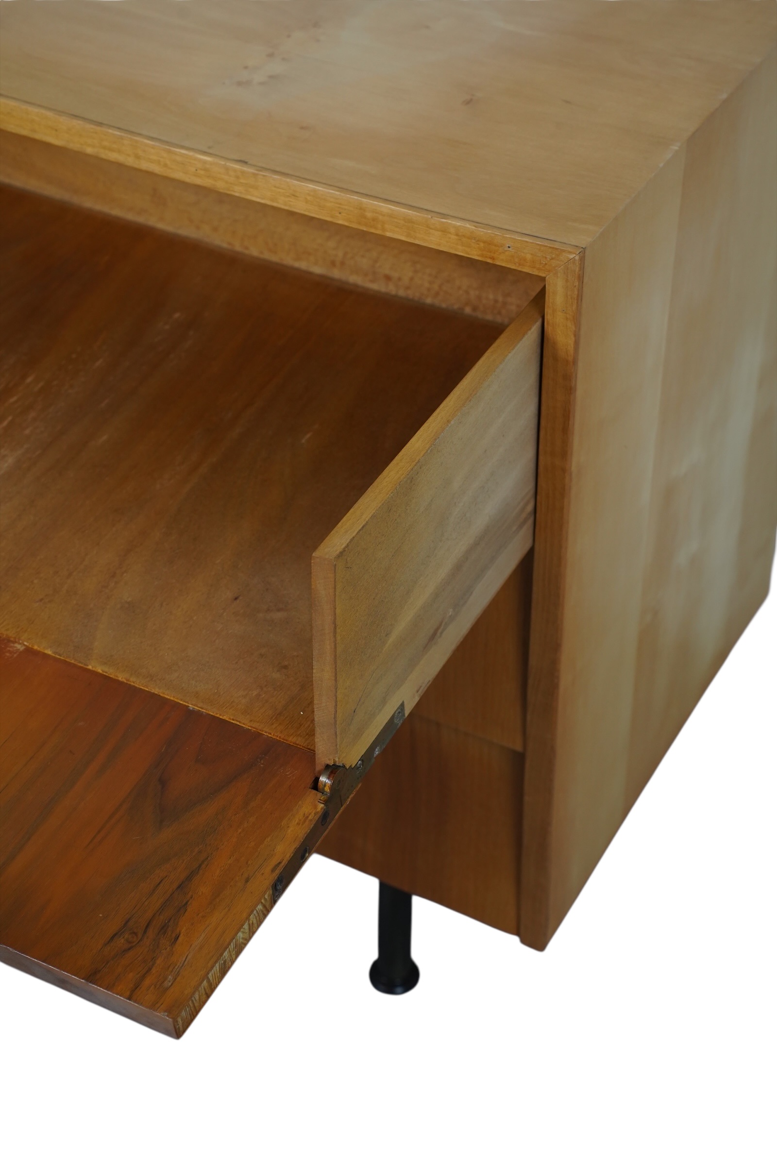 Commode attribuée à Florence Knoll – Image 14