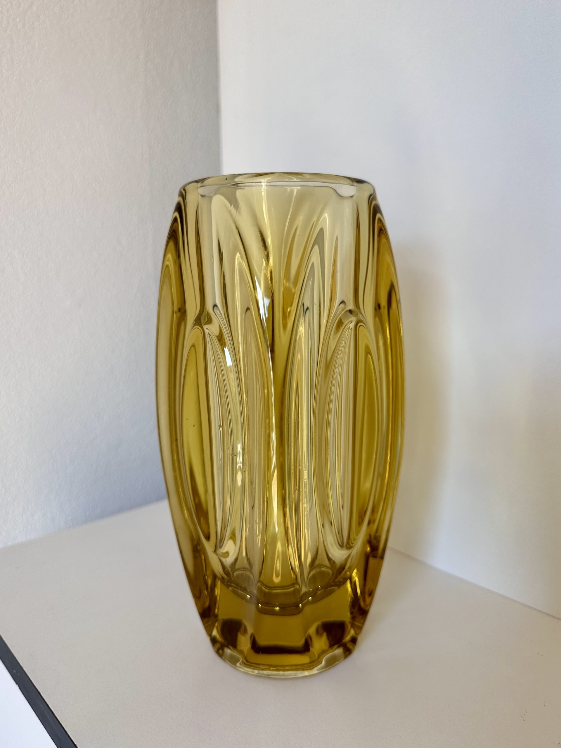 Vase Lens en verre ambré par Rudolf Schrötter – Image 2