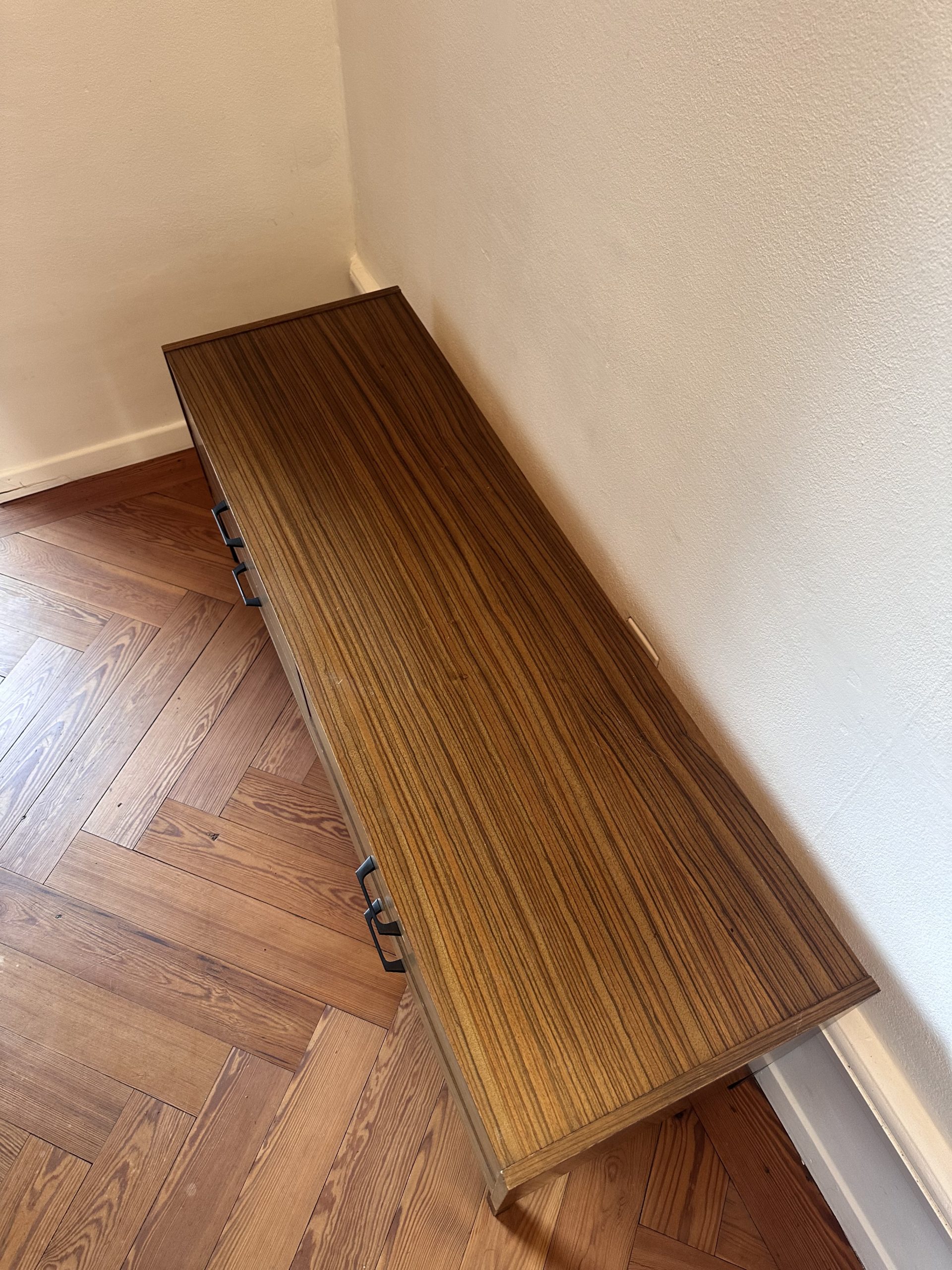 Commode basse vintage 4 tiroirs – Image 5