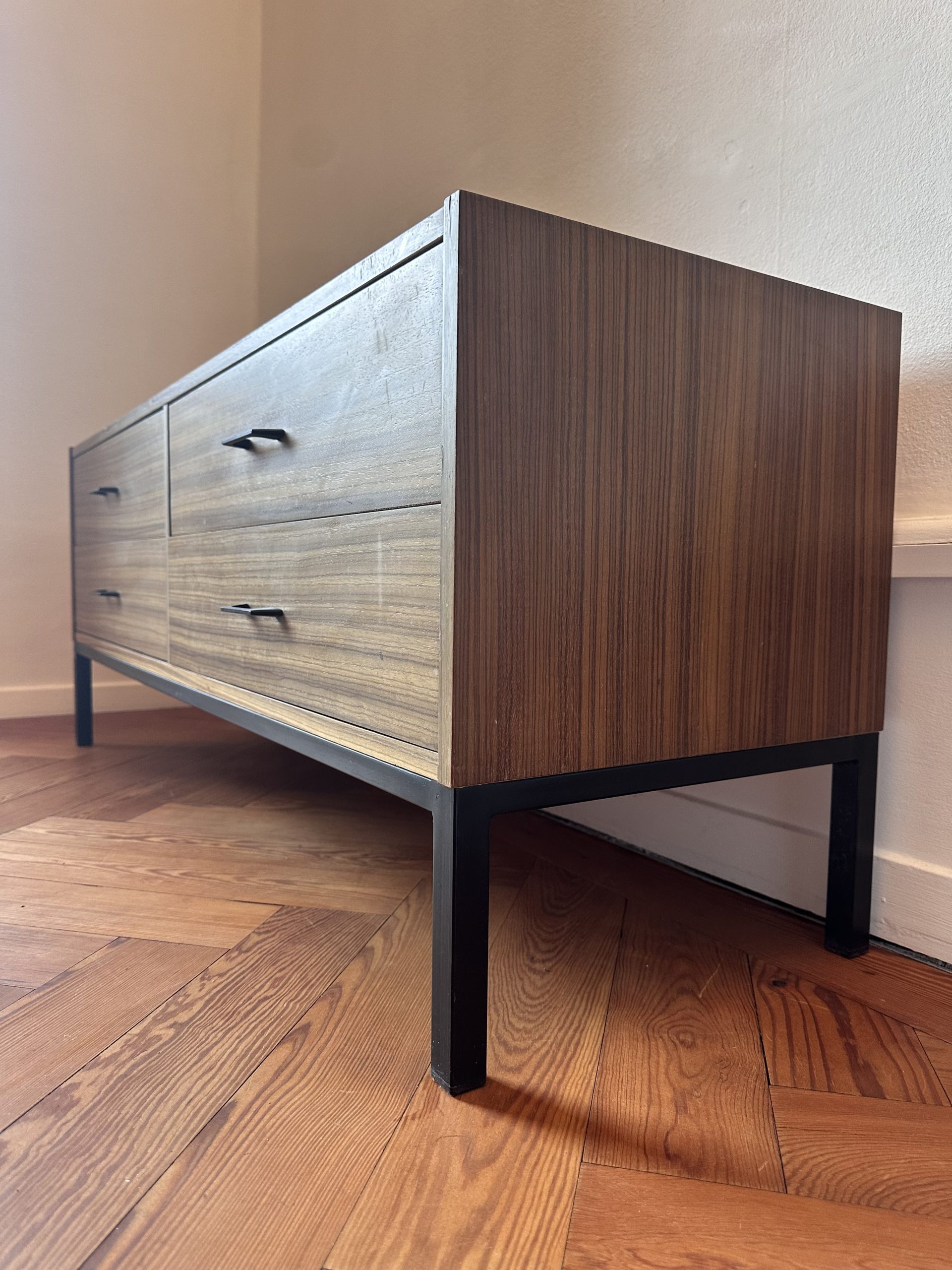 Commode basse vintage 4 tiroirs – Image 4