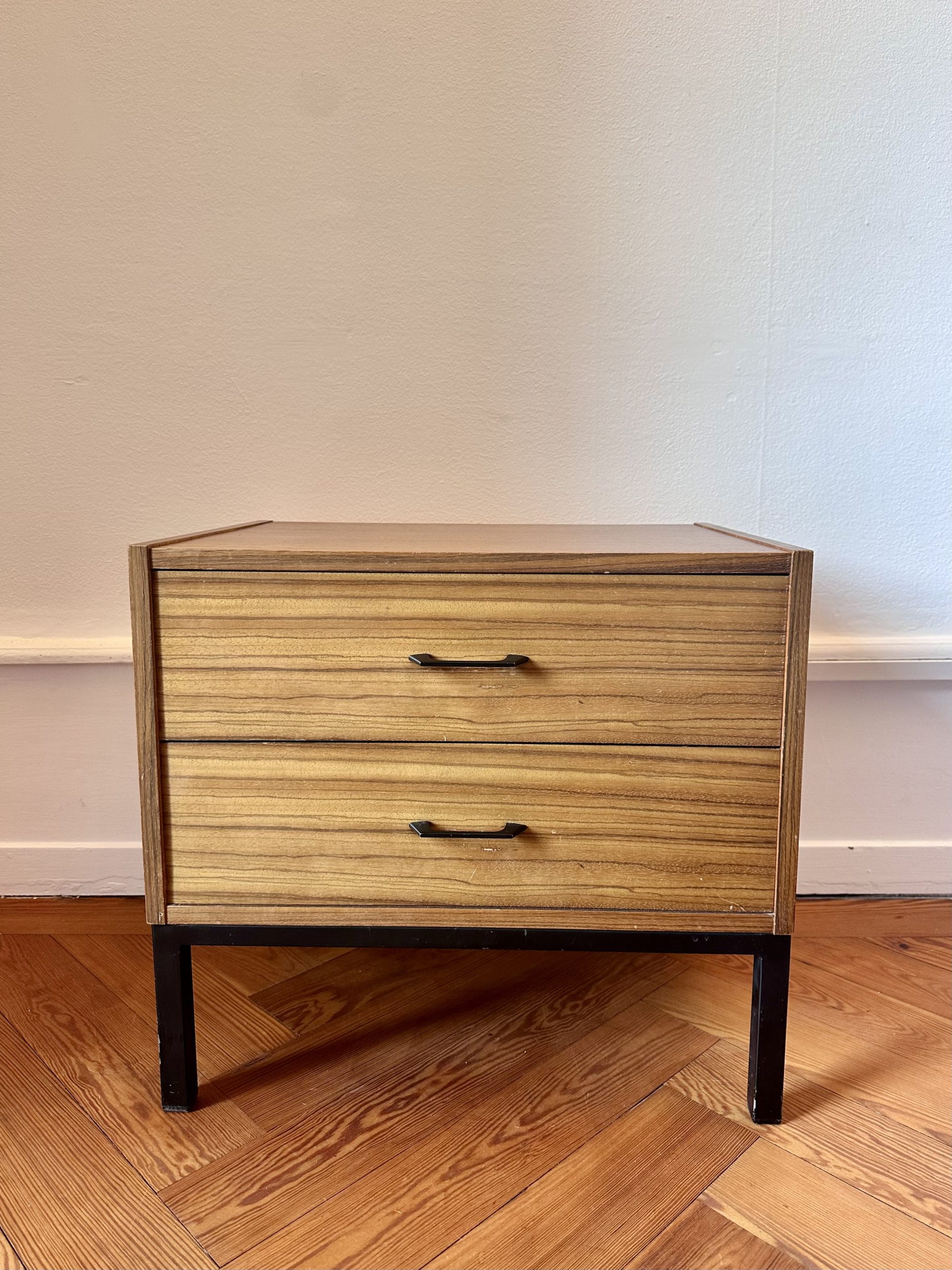 Table de chevet vintage 2 tiroirs – Bild 2