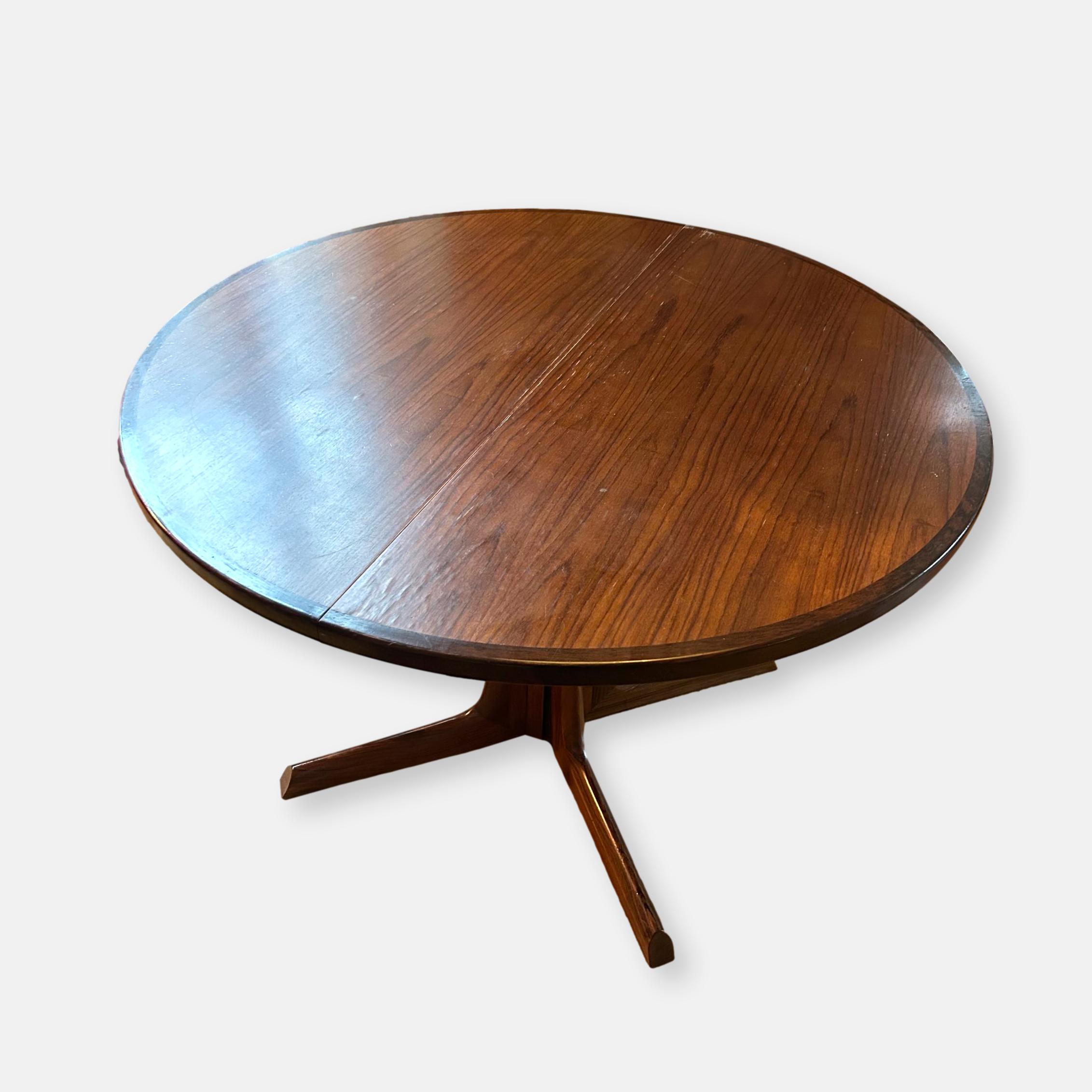Table Niels Møller pour MøbelFabrik