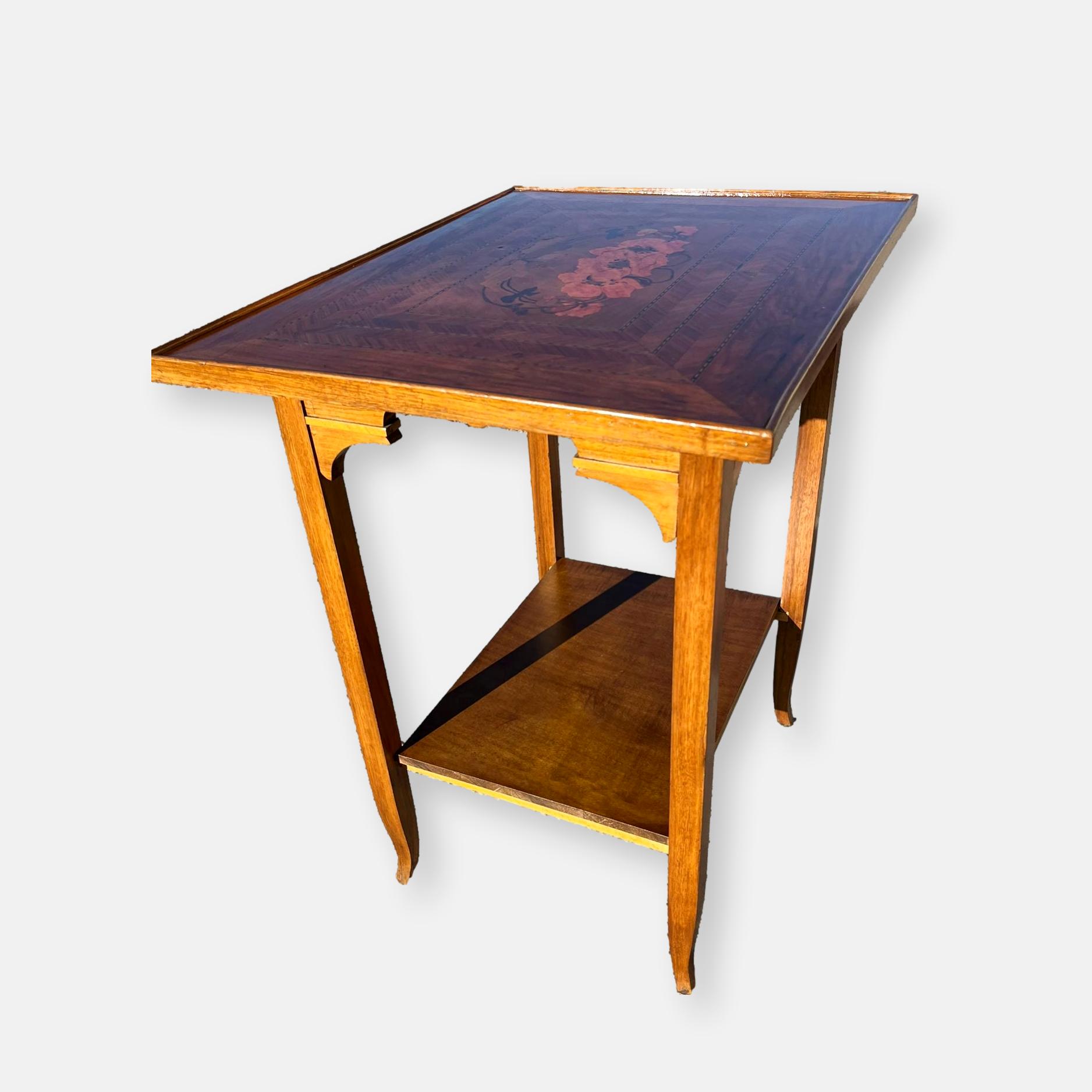 Table d'appoint art nouveau avec marqueteries pavots