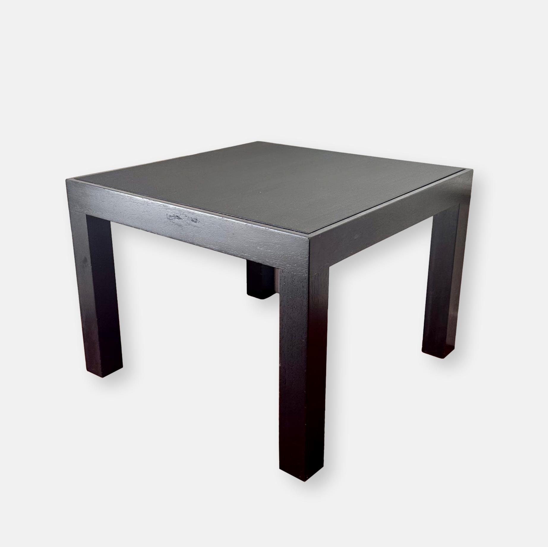 Table basse en verre marbrite aubergine