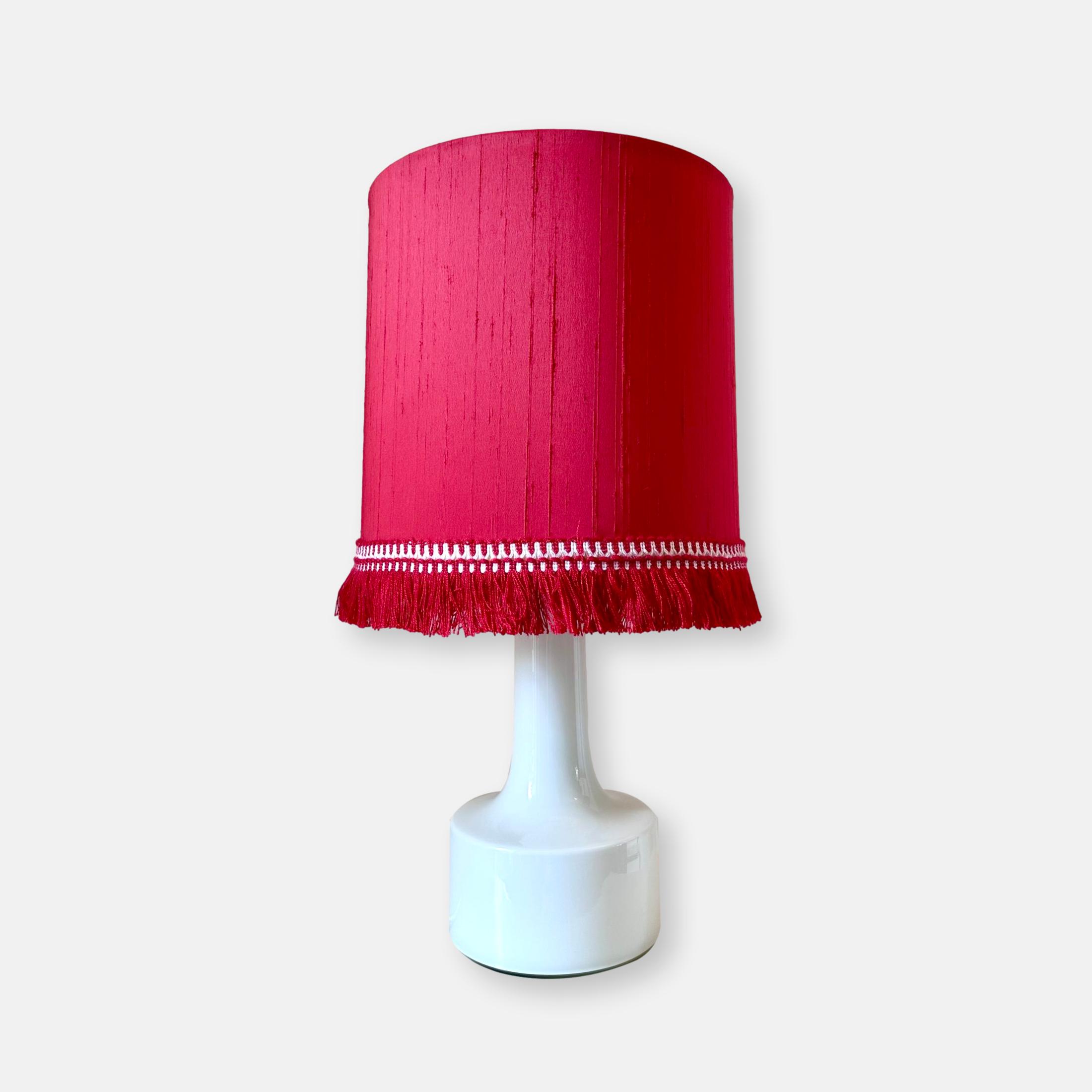 Grande lampe danoise en verre opaline, 1960