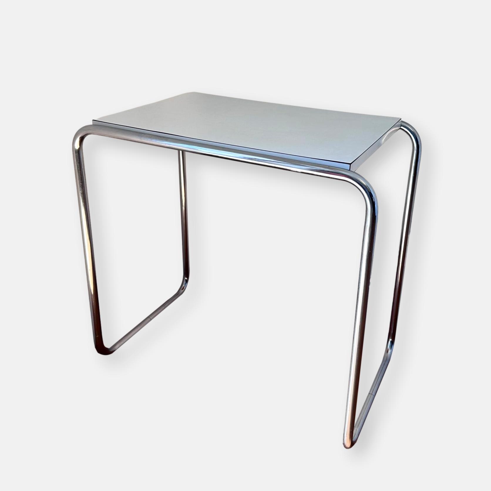 Table Bauhaus tubulaire chromée, style Marcel Breuer