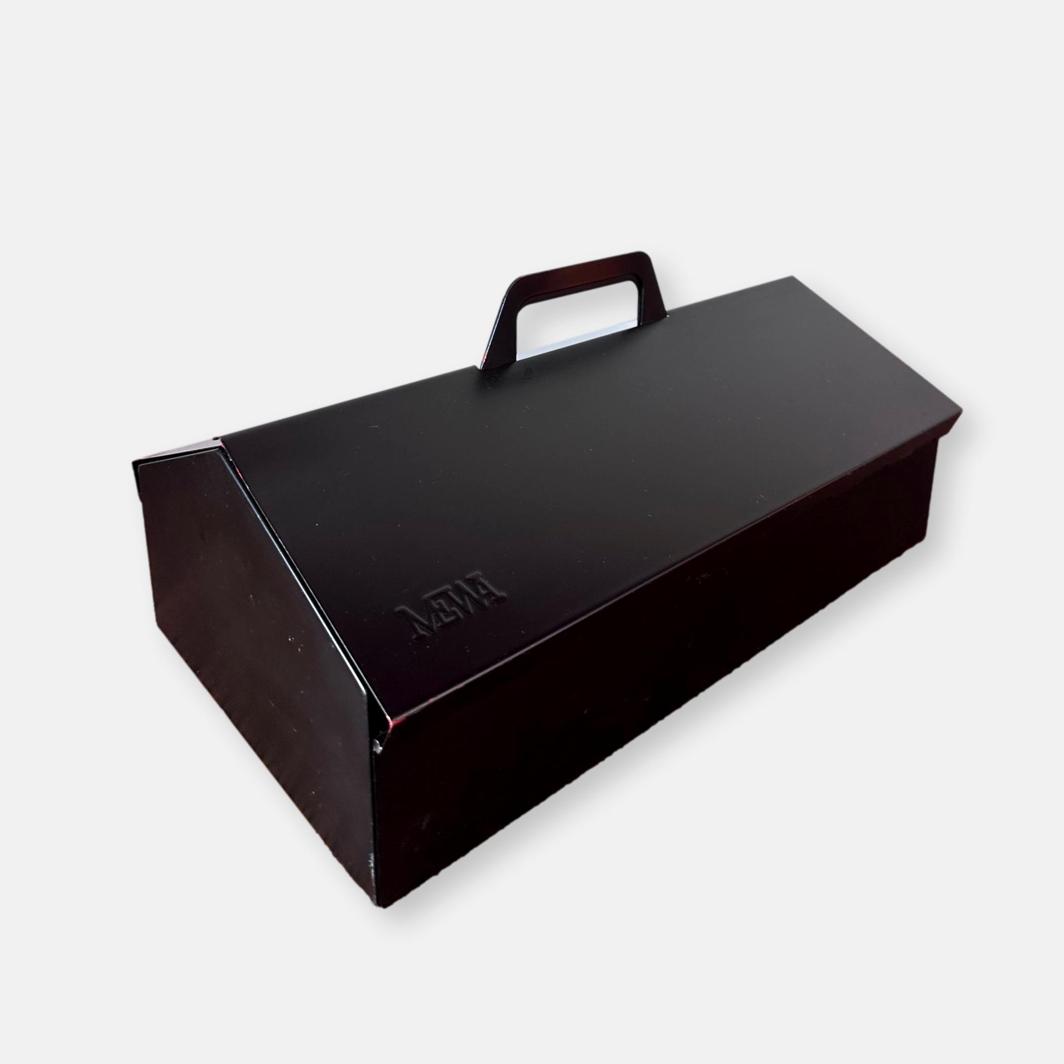 Boîte MEWA en métal laqué noir, Suisse, 1950-1960