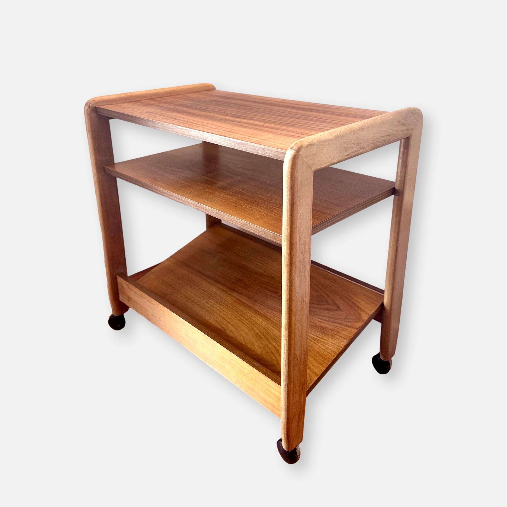 Table d’appoint danoise roulante en teck