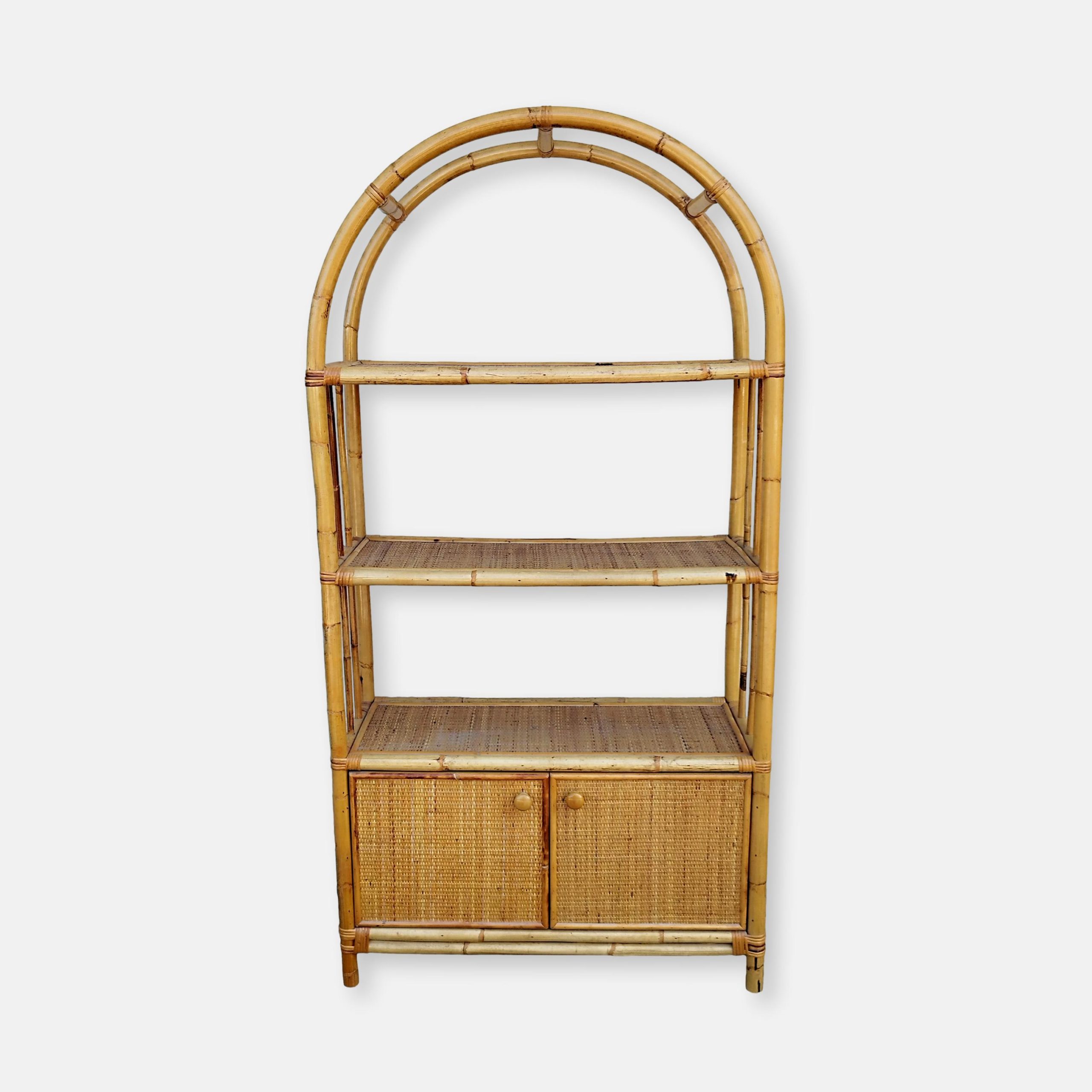 Étagère en rotin