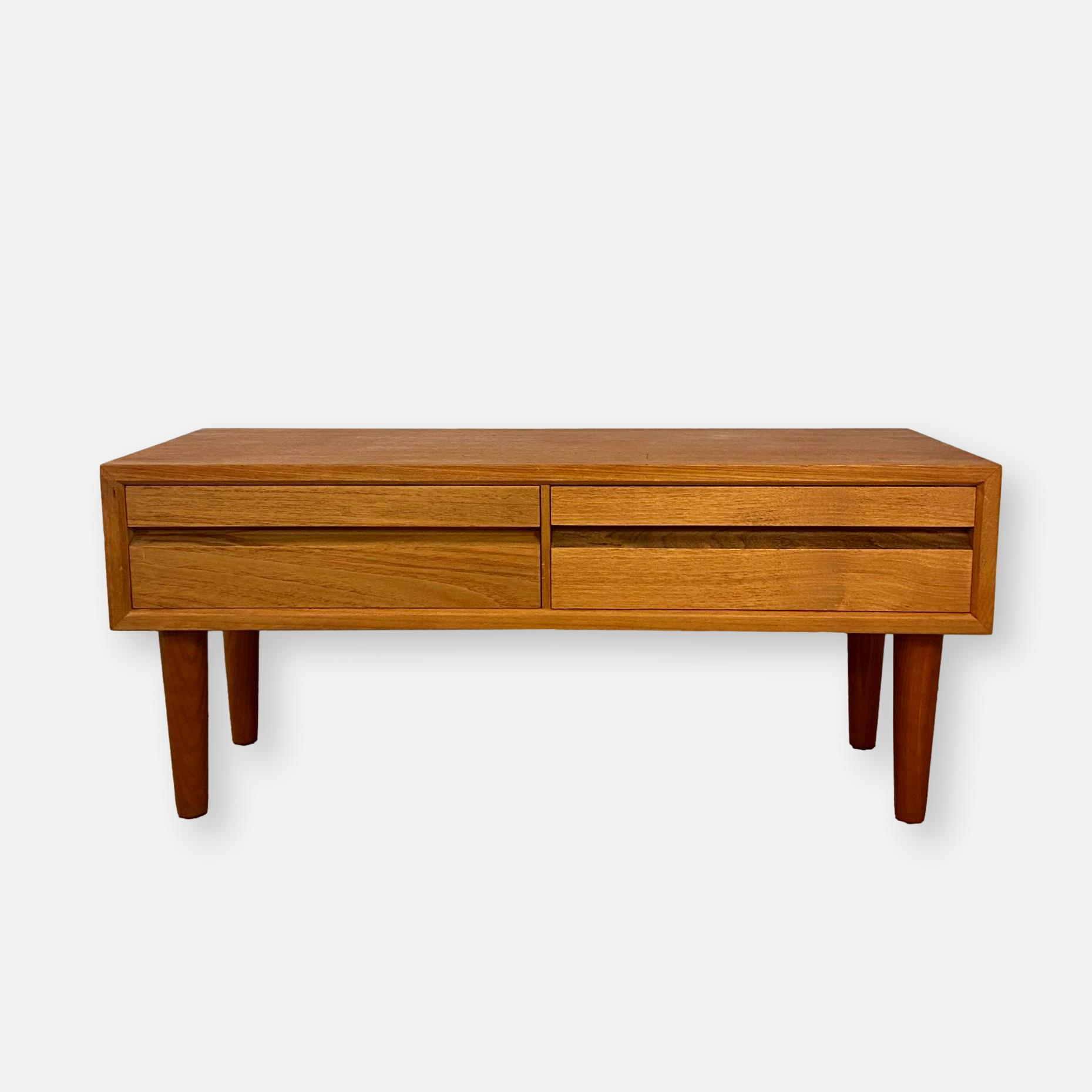 Commode vintage scandinave