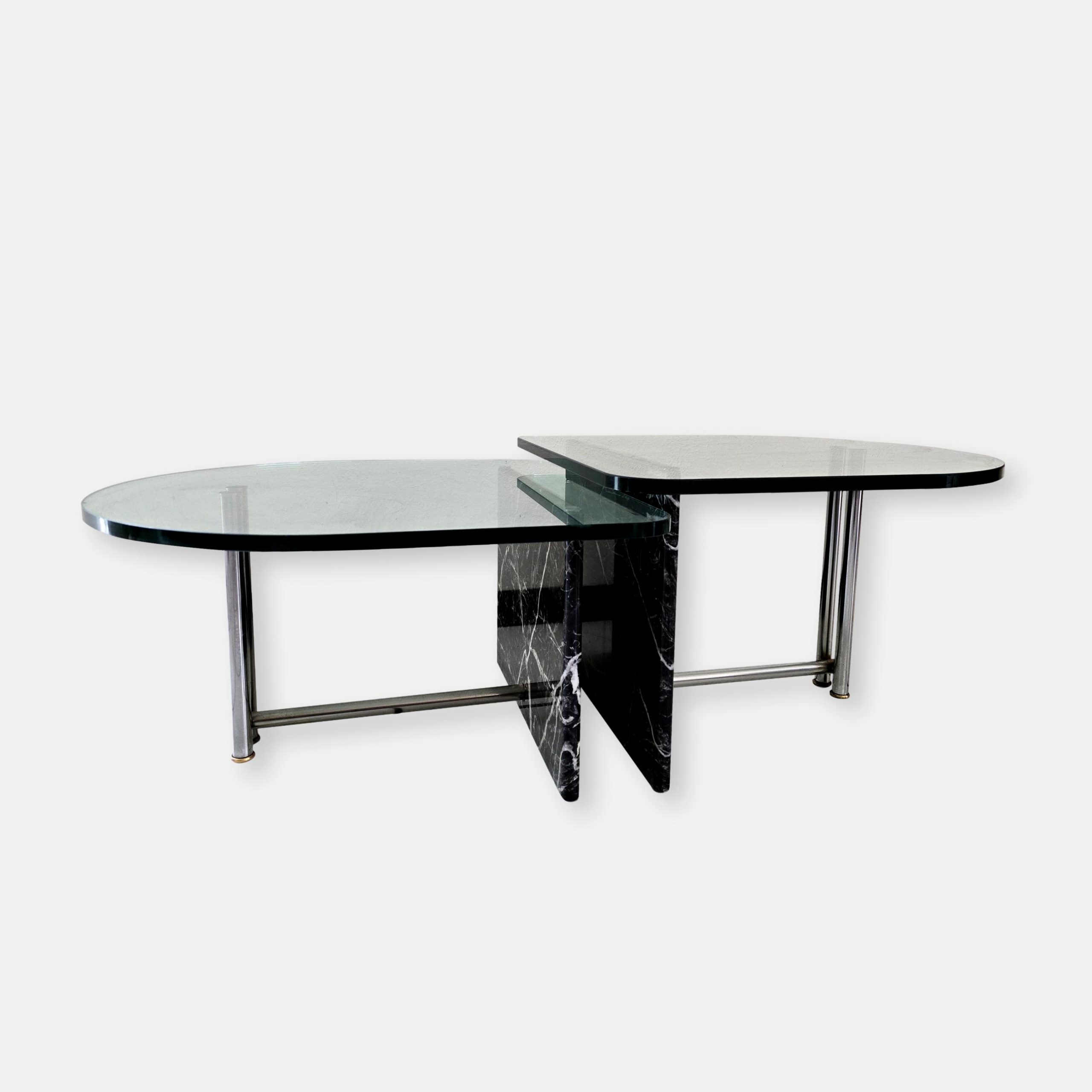 Tables d’appoint gigognes verre, marbre et métal