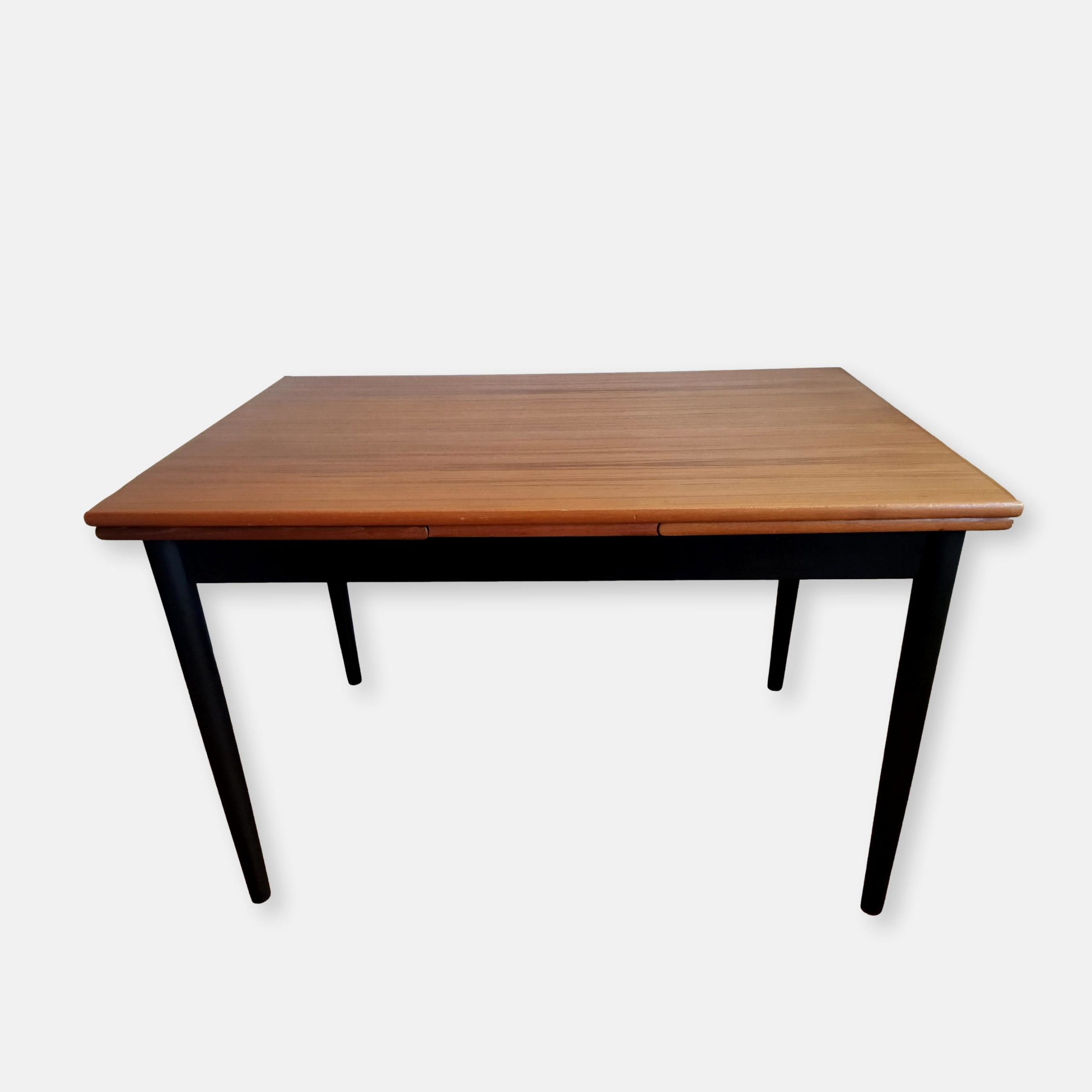 Table scandinave extensible