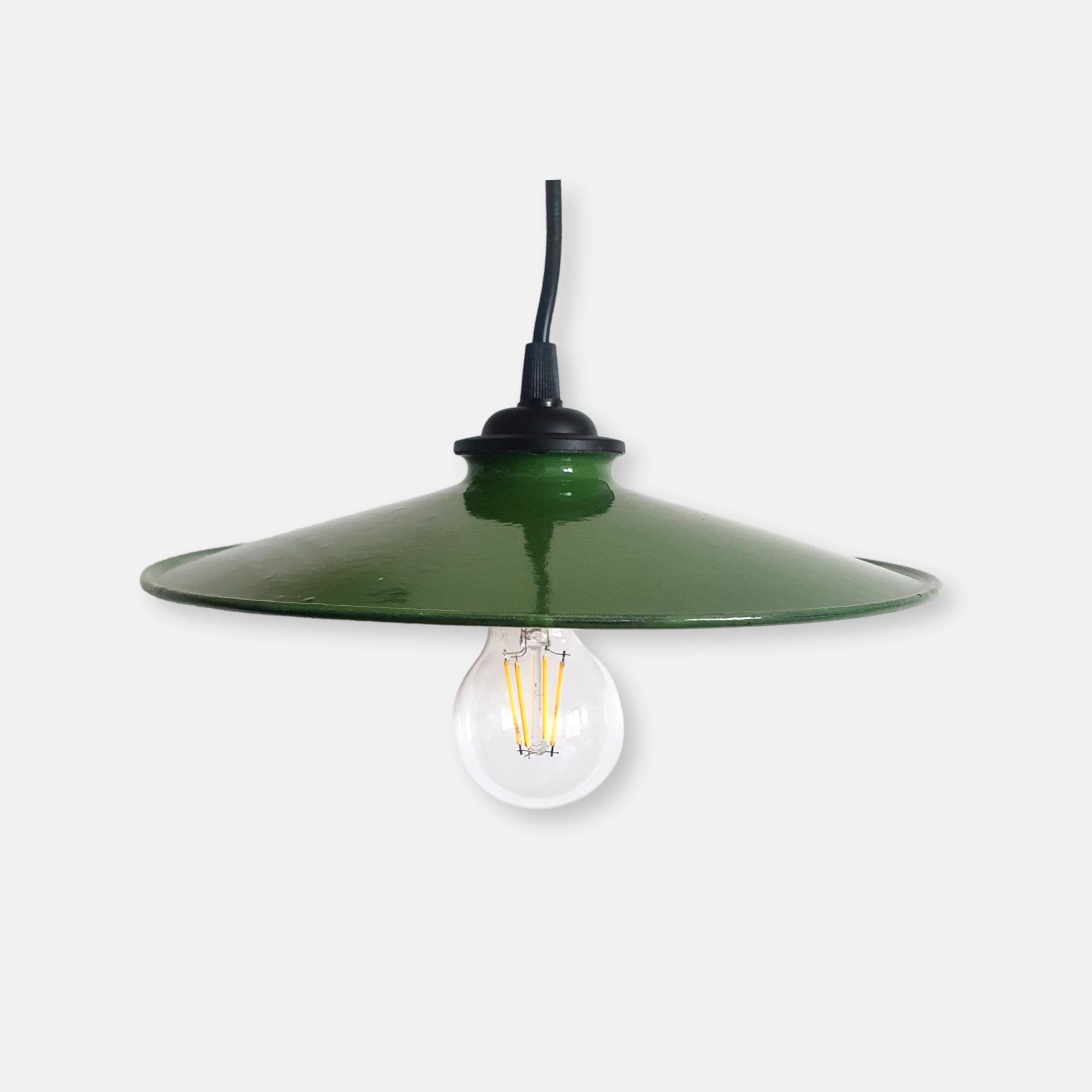 Lampe avec abat-jour en métal émaillé vert