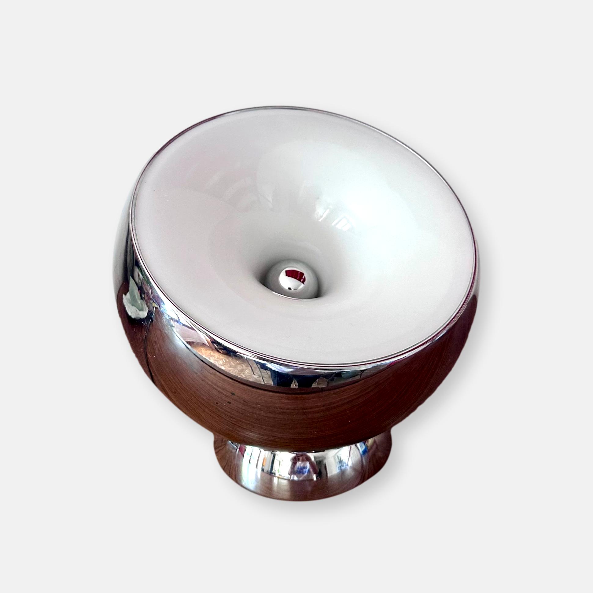 Lampe Bouboule de chez Aluminor vintage chrome