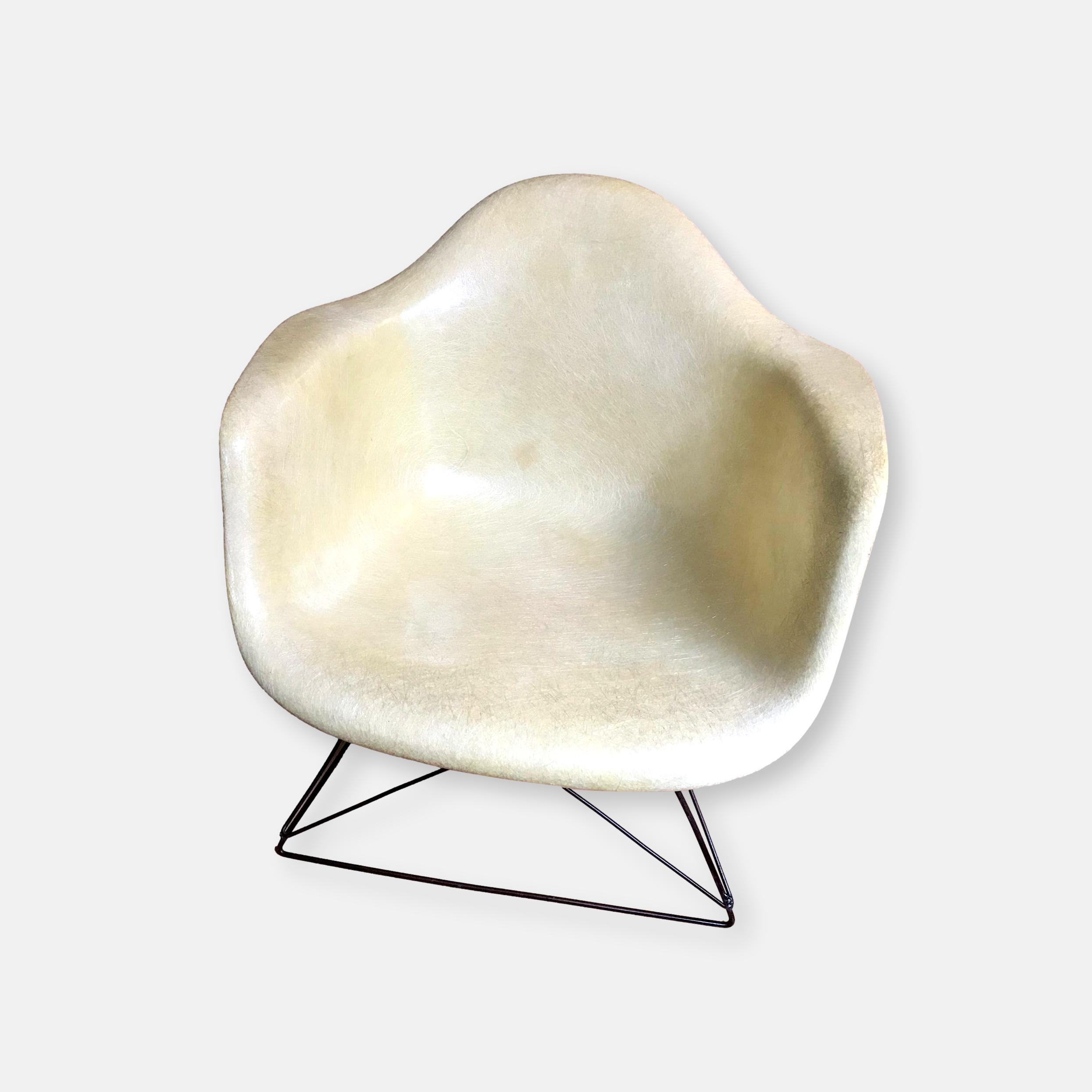 Armchair cats cradle /LAR lemon yellow /C&R Eames Edition Zénith 1950-53