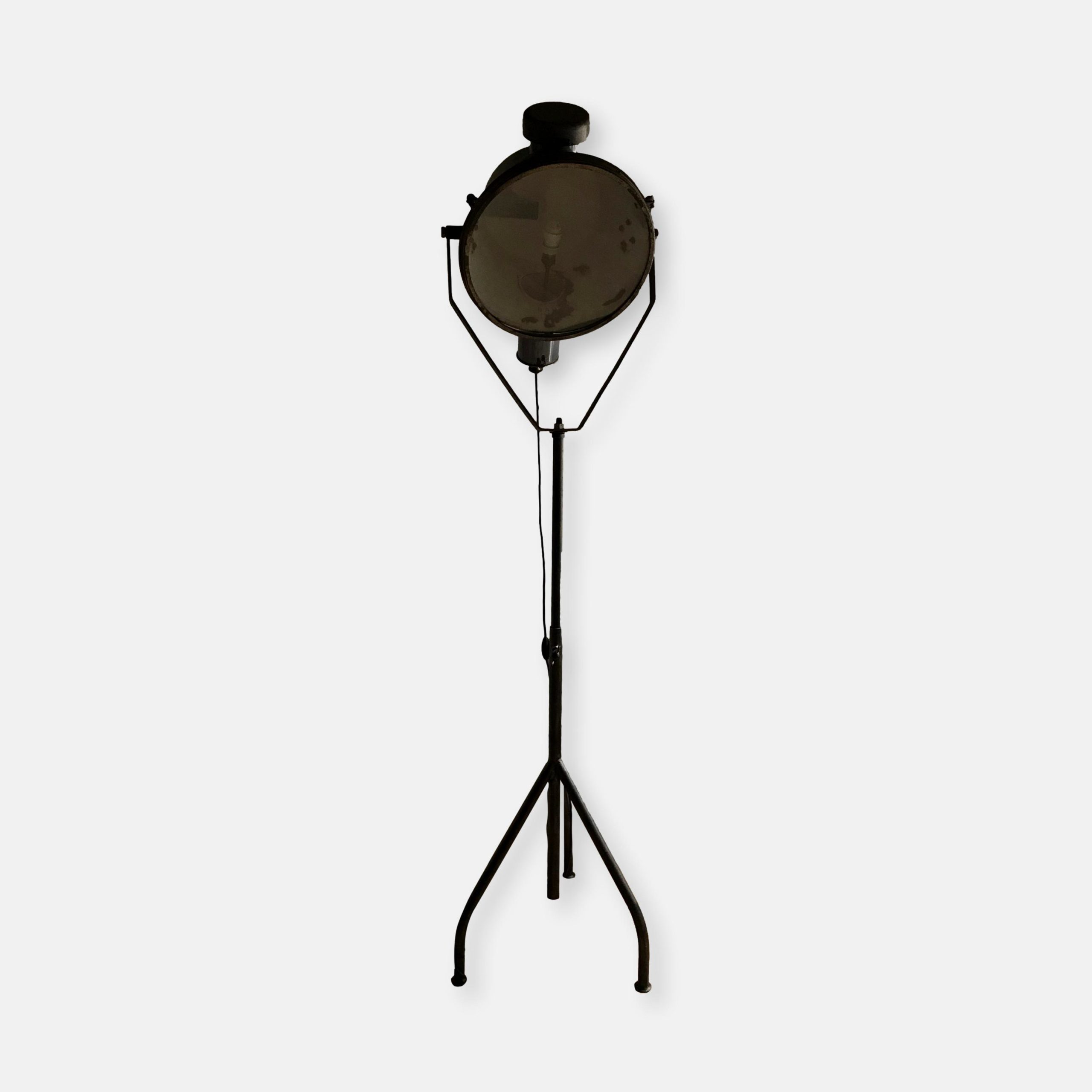 Lampe sur pied BAG TURGI (ancien spot de gare suisse)