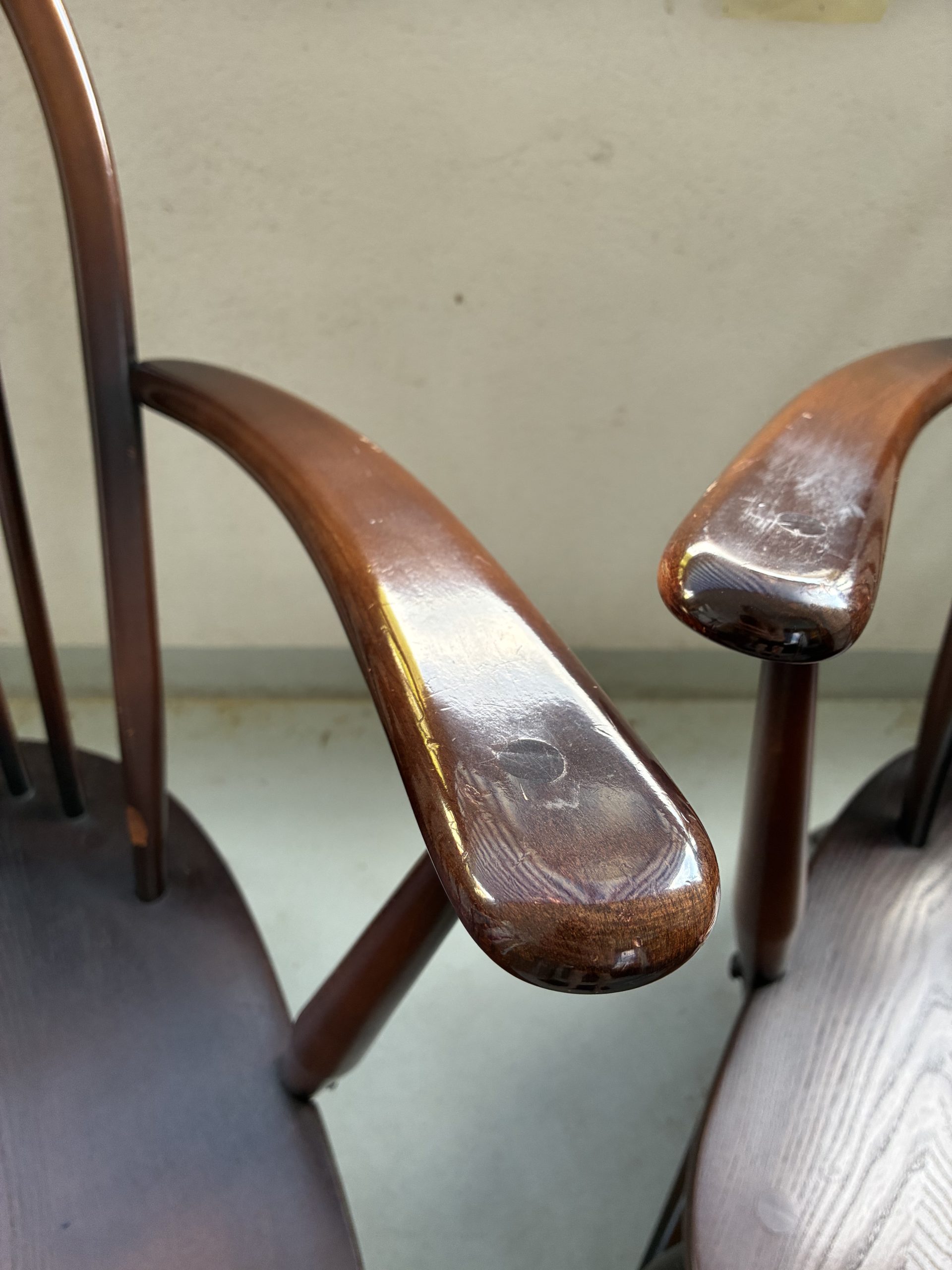 Paire de fauteuils Ercol Fleur de lys années 60 – Image 2