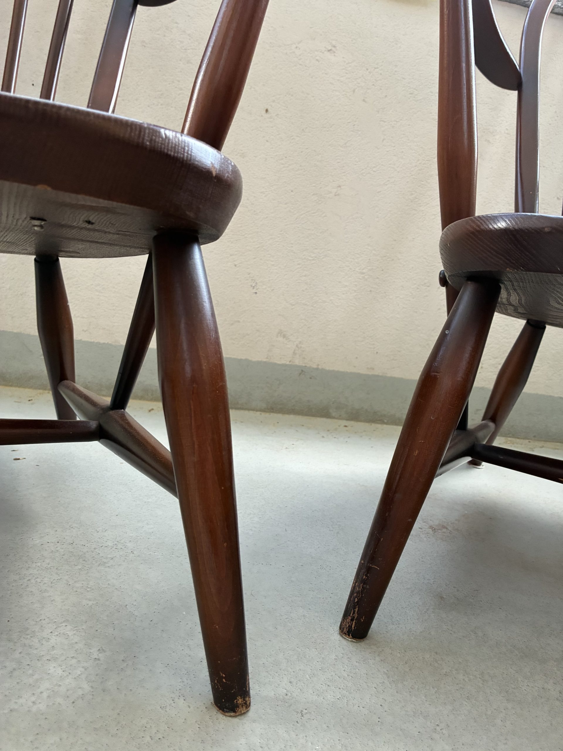 Paire de fauteuils Ercol Fleur de lys années 60 – Image 5