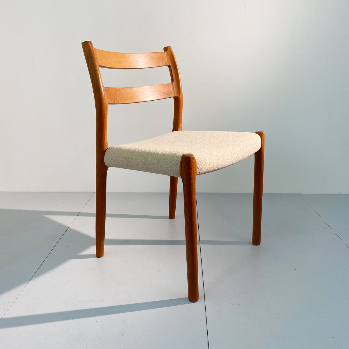 Set de 5 chaises Modell 84 de Niels O. Møller – Image 2