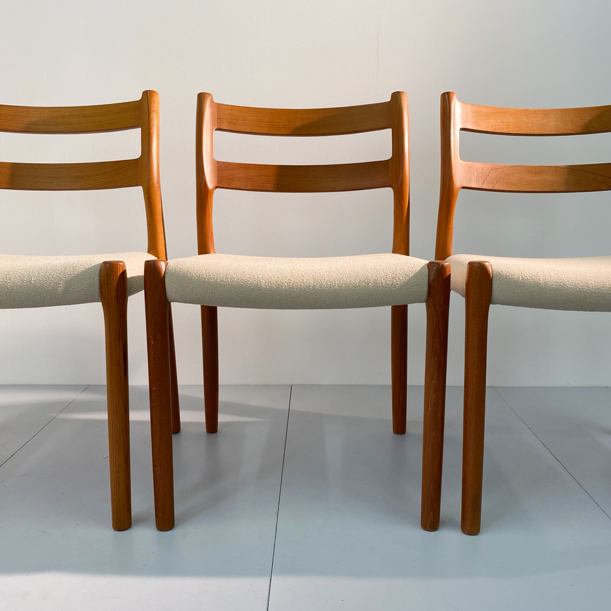 Set de 5 chaises Modell 84 de Niels O. Møller – Image 9