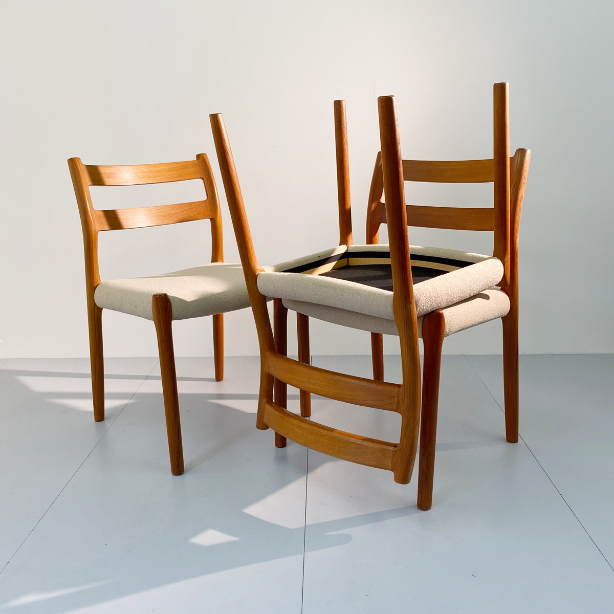 Set de 5 chaises Modell 84 de Niels O. Møller – Image 10