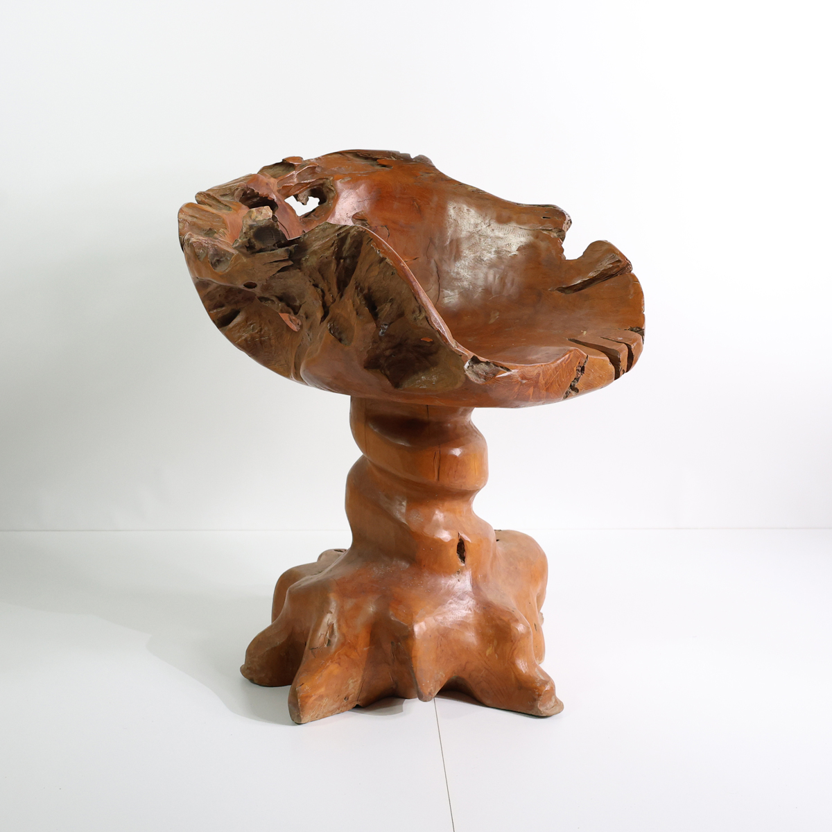 Fauteuil en bois massif sculpté années 70 – Image 3