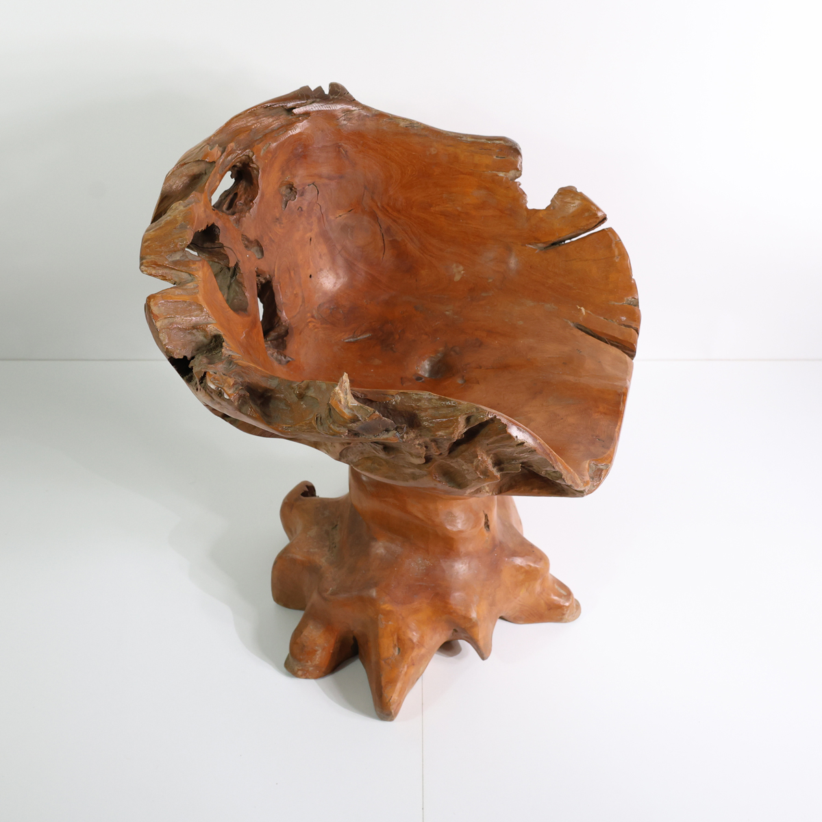 Fauteuil en bois massif sculpté années 70 – Image 5