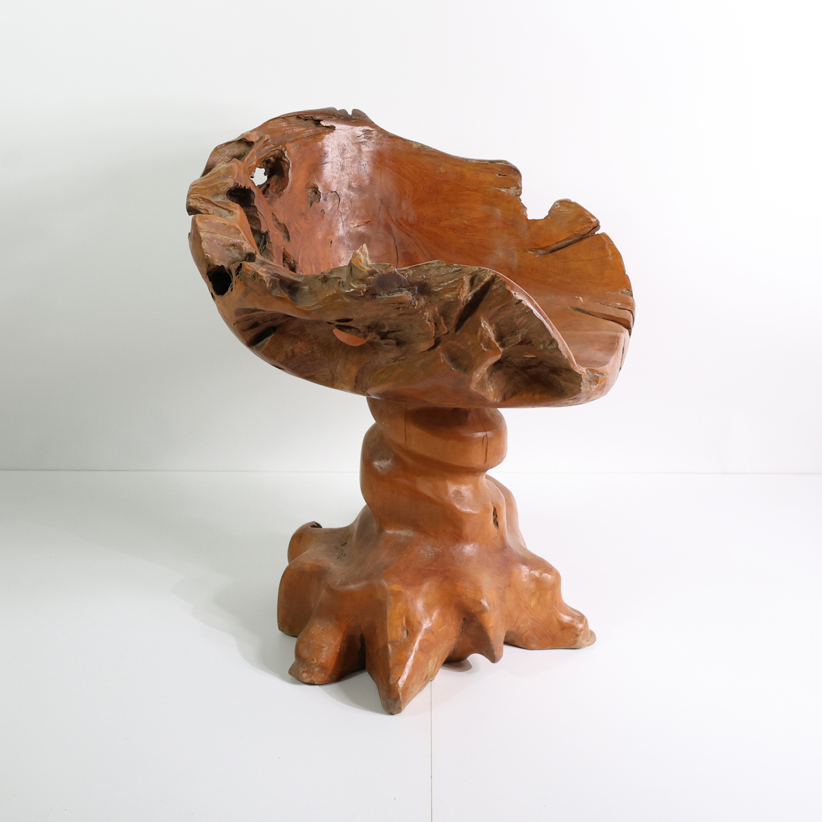 Fauteuil en bois massif sculpté années 70 – Image 6