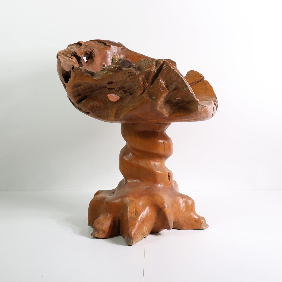 Fauteuil en bois massif sculpté années 70 – Image 7