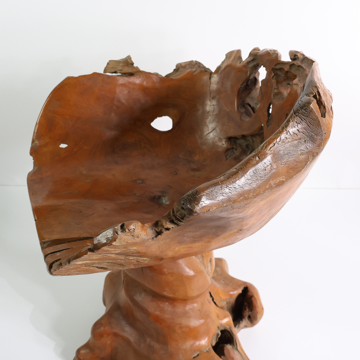 Fauteuil en bois massif sculpté années 70 – Image 9