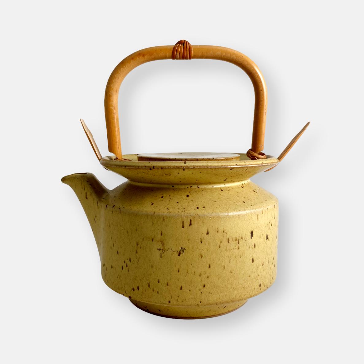 Théière en céramique et bambou de Taizé