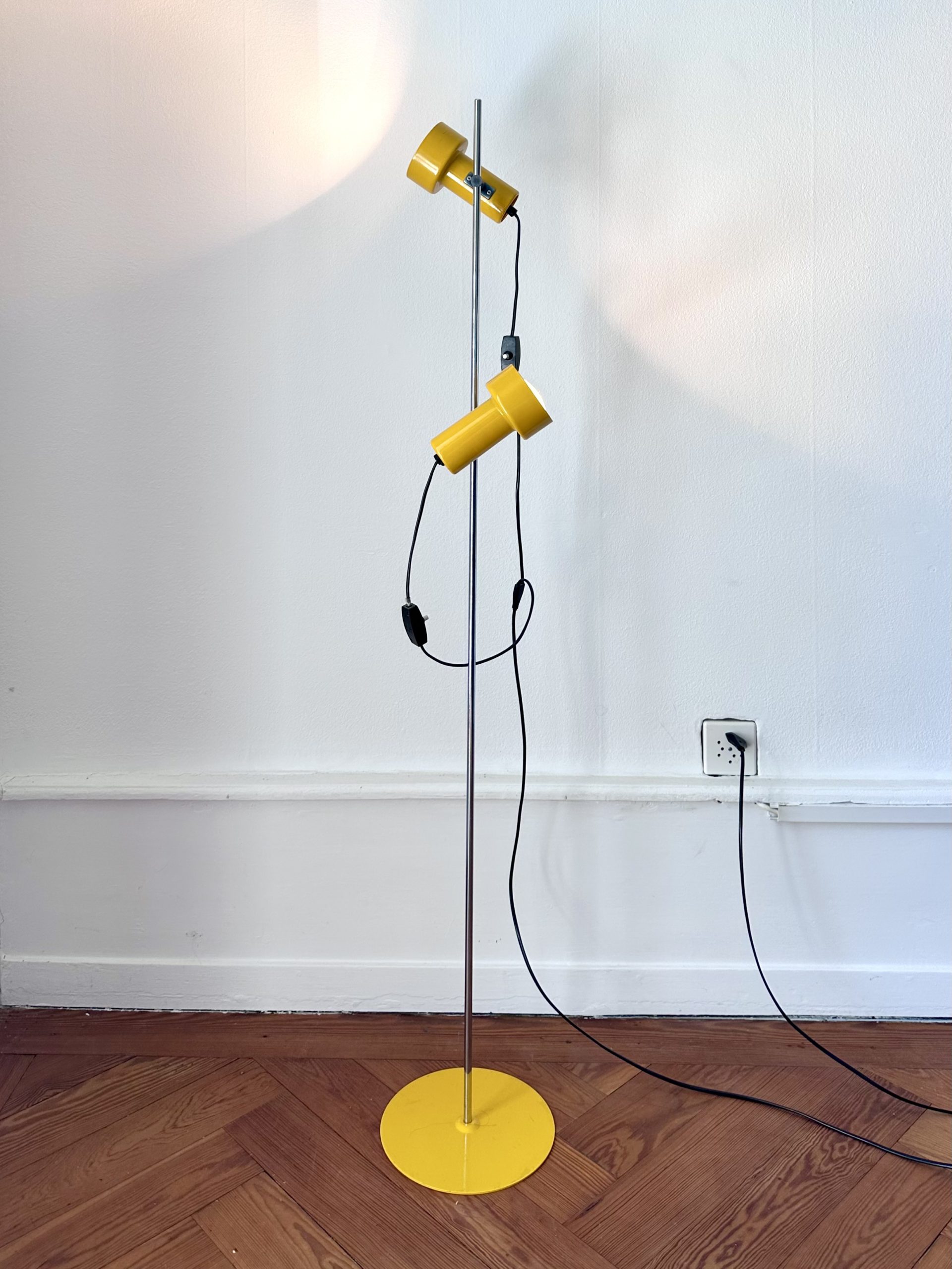 Lampe de sol Stralux 2 spots jaune vif – Image 2