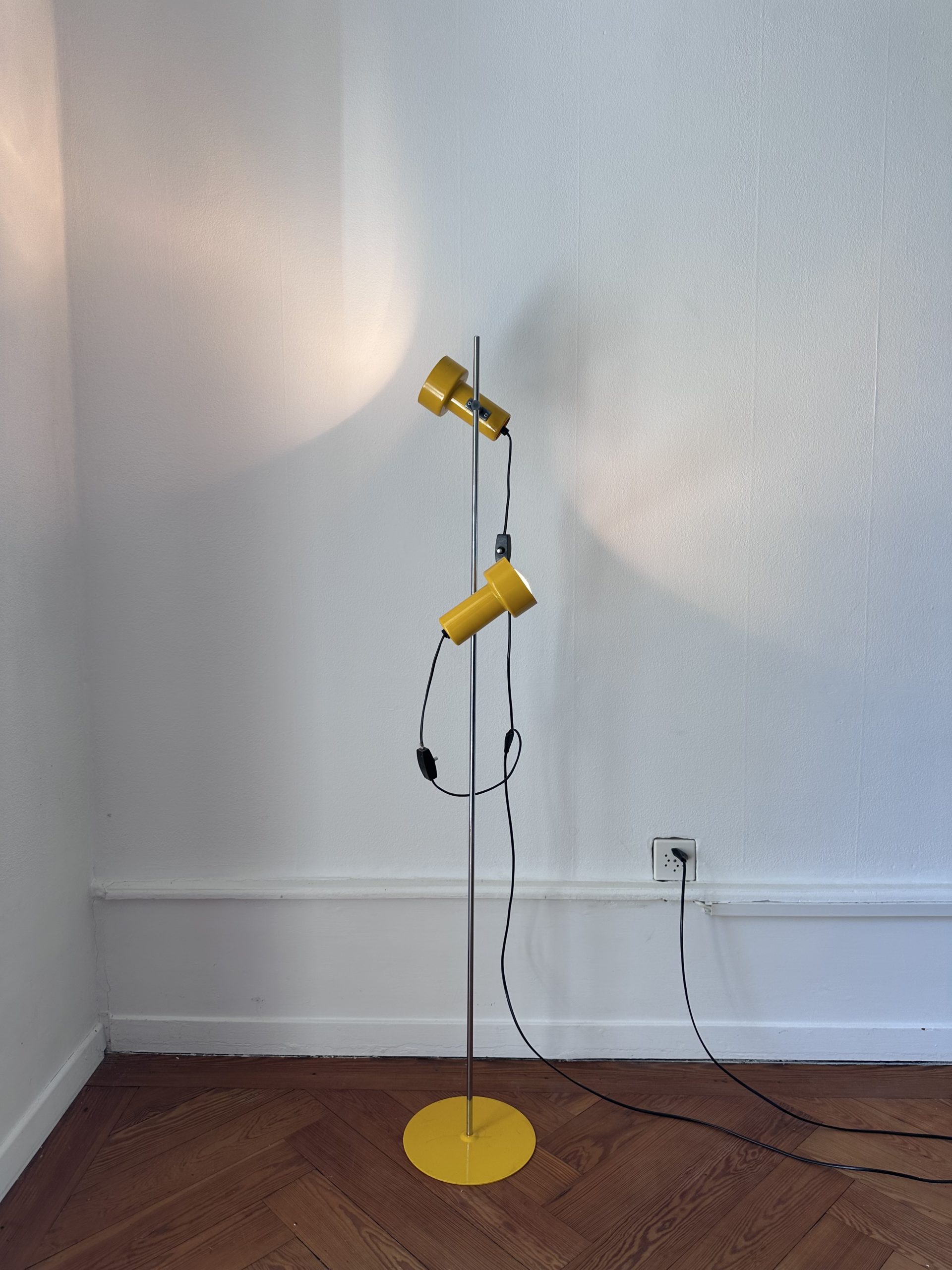 Lampe de sol Stralux 2 spots jaune vif – Image 3