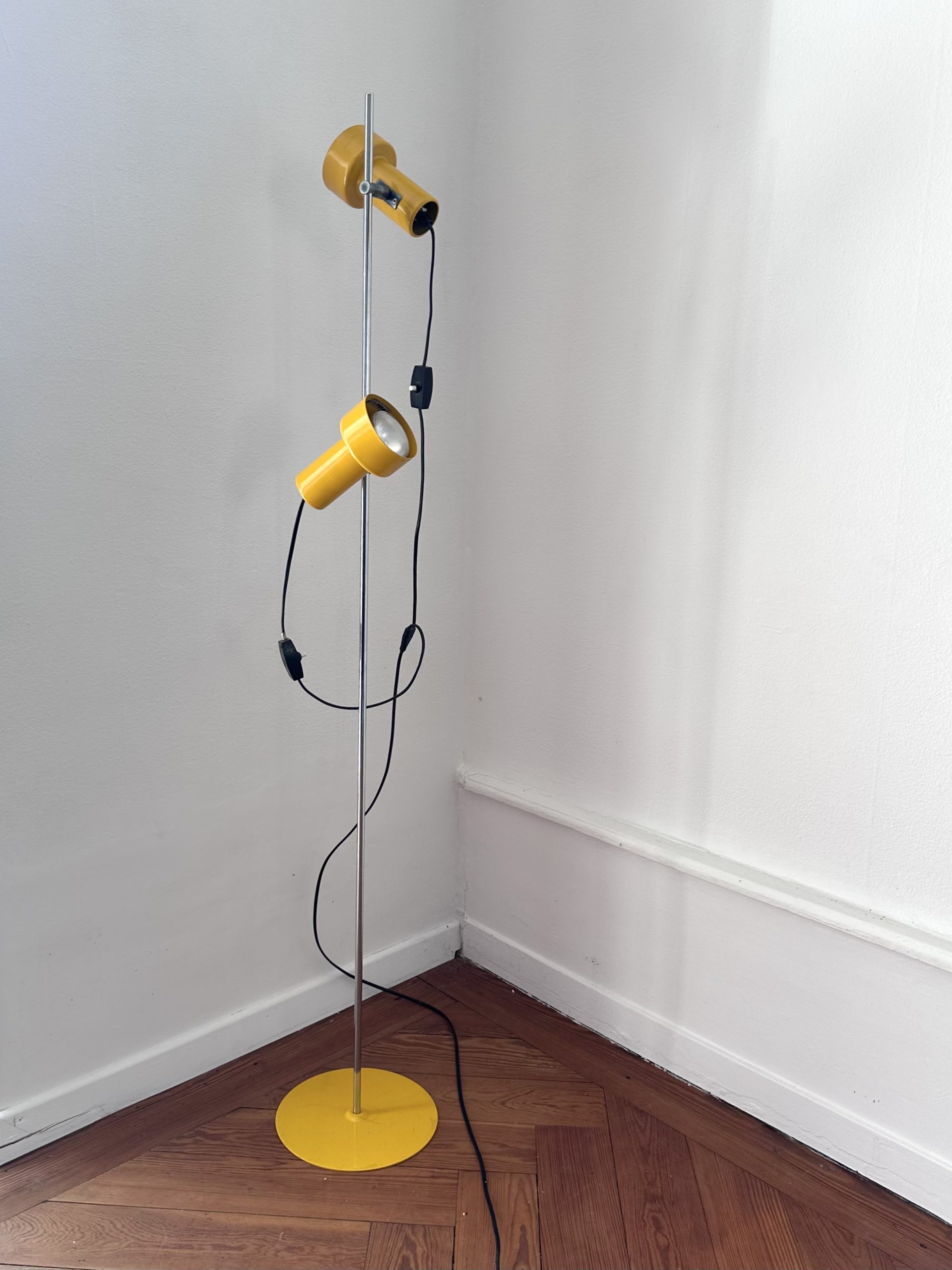 Lampe de sol Stralux 2 spots jaune vif – Image 4