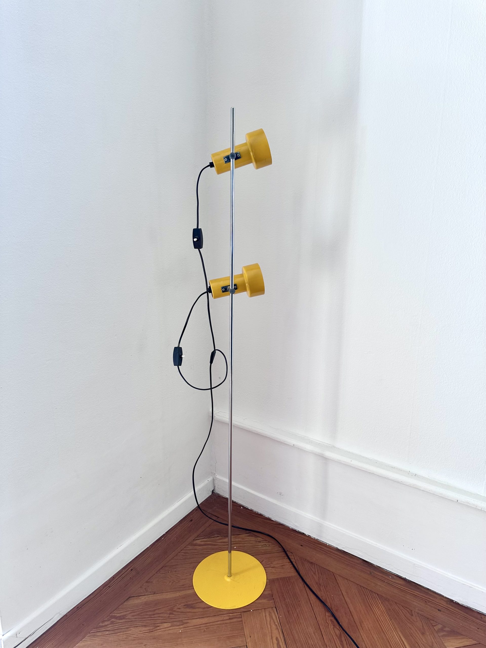 Lampe de sol Stralux 2 spots jaune vif – Image 6