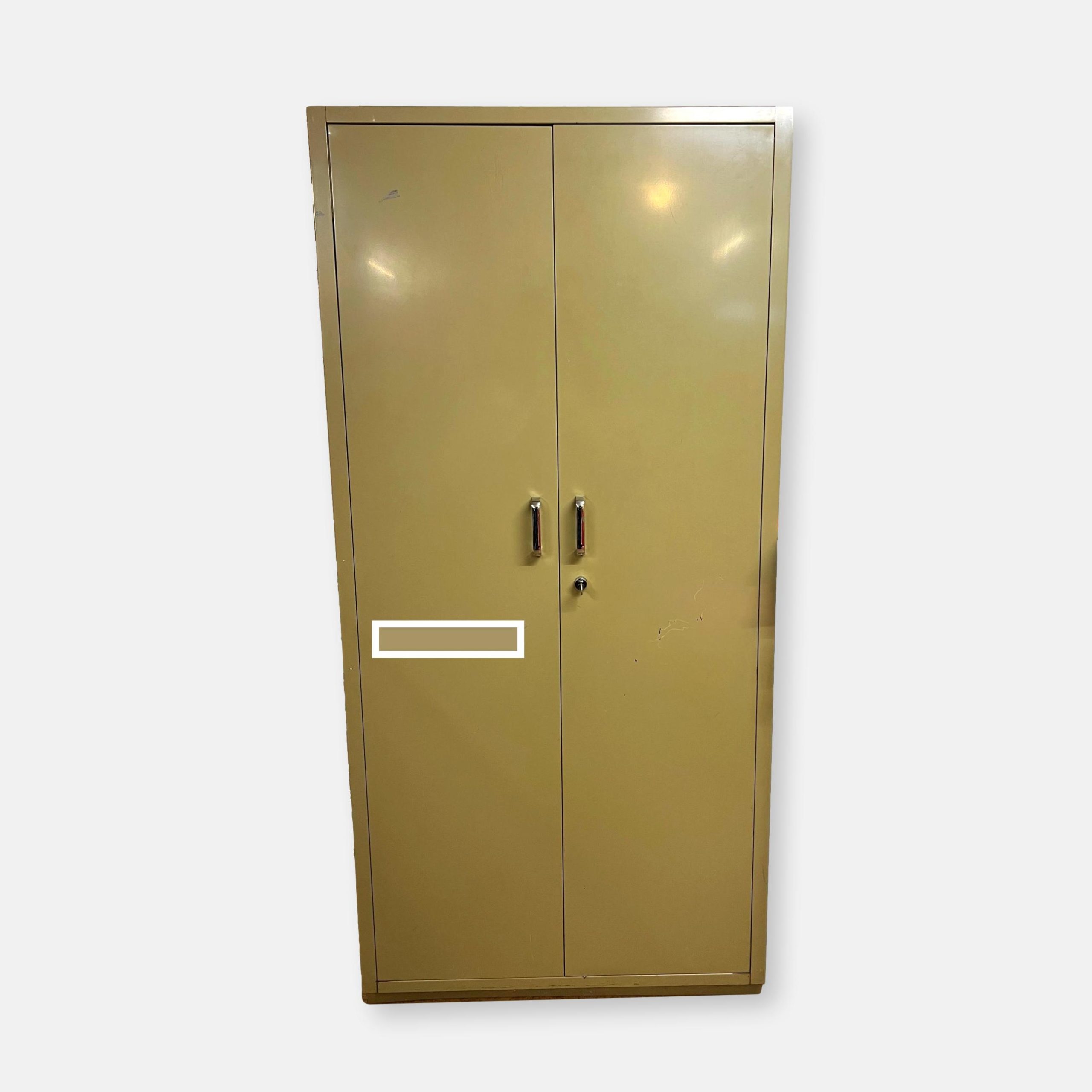 Armoire métallique de rangement avec étagères réglables
