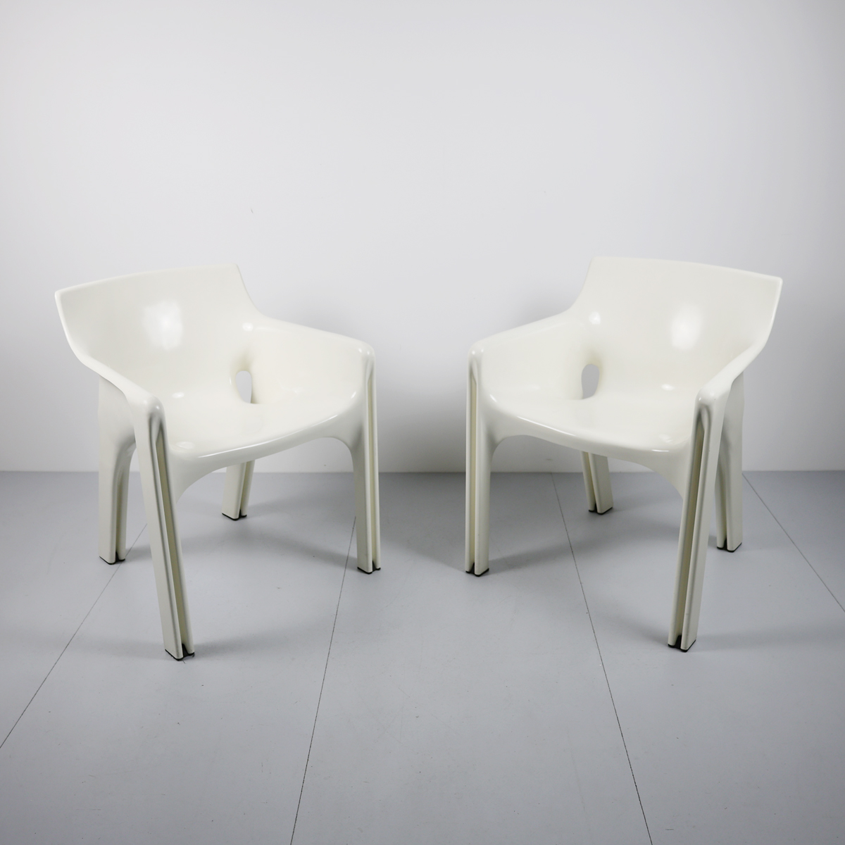 2 fauteuils vintage space age de Vico Magistretti pour Artemide – Bild 2