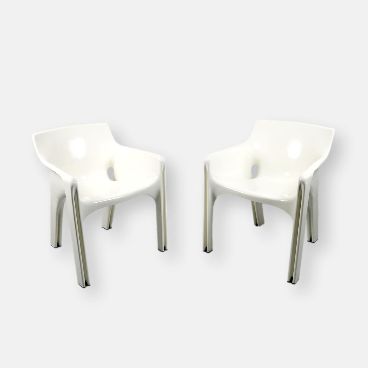 2 fauteuils vintage space age de Vico Magistretti pour Artemide