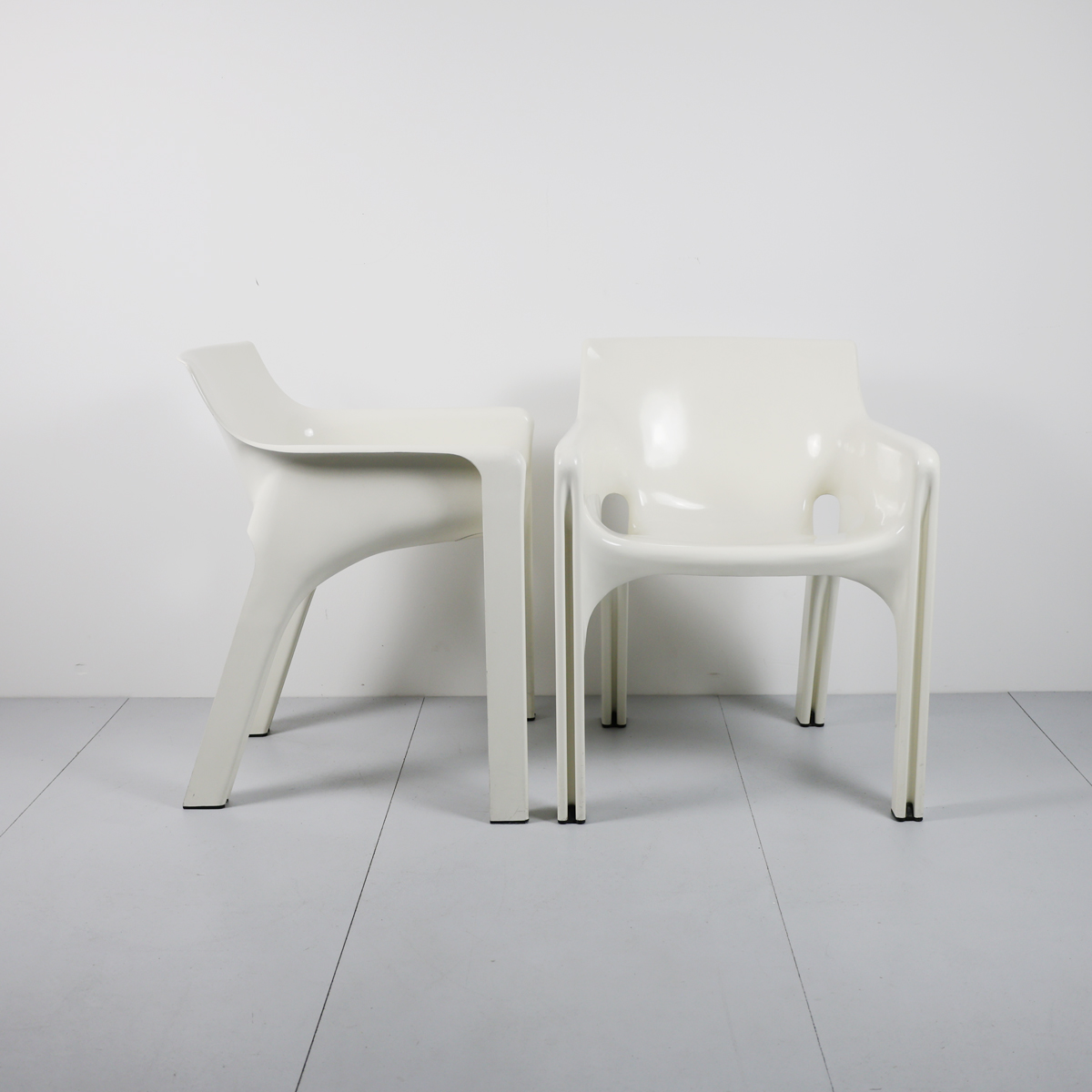 2 fauteuils vintage space age de Vico Magistretti pour Artemide – Bild 3